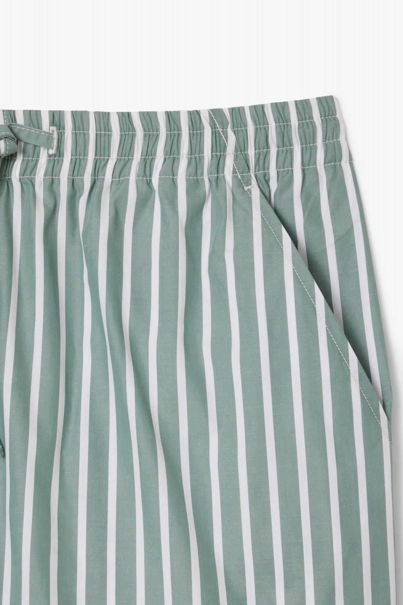 LACOSTE SHORTS en color VERDE (3)