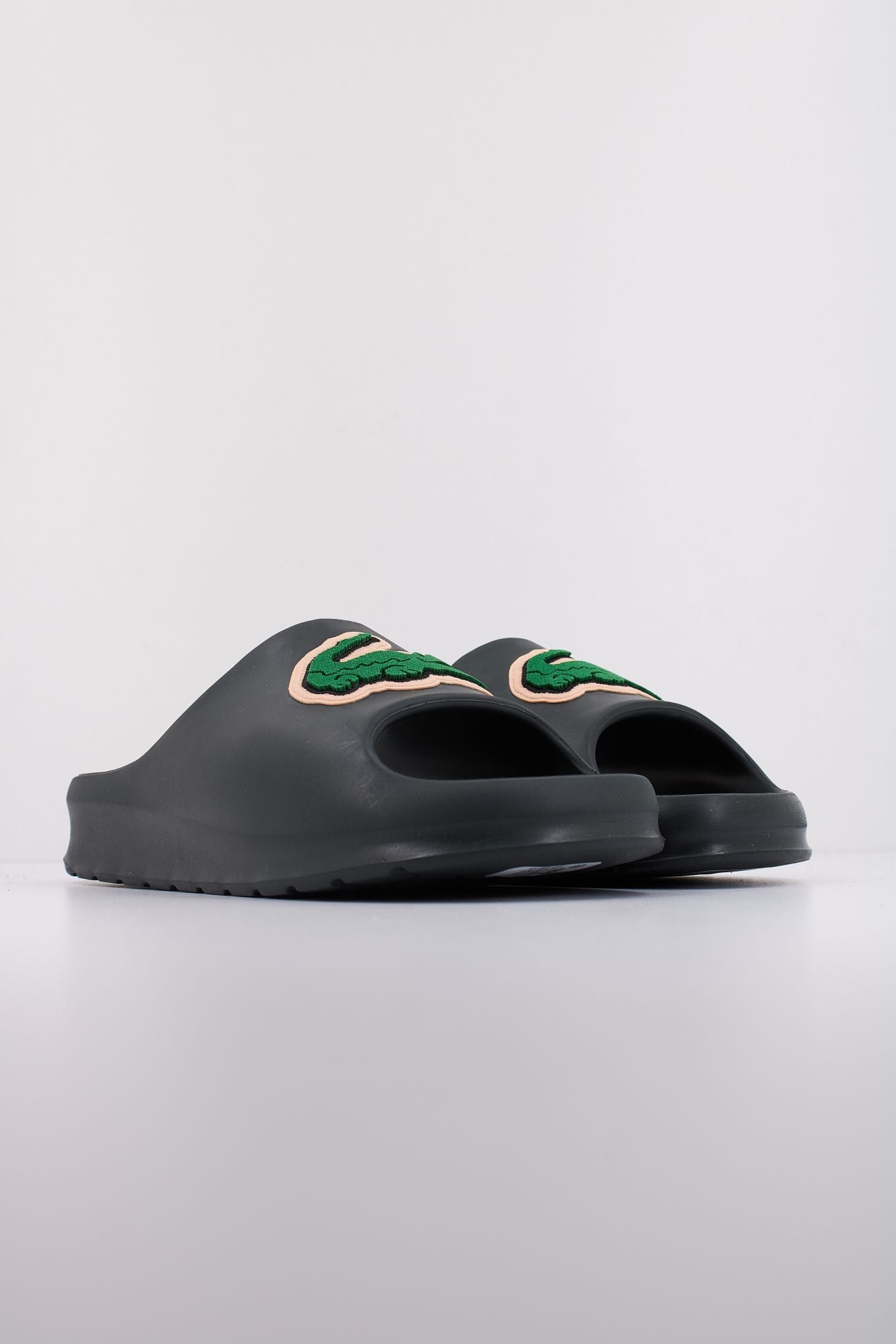 LACOSTE SERVE SLIDE 2.0 en color VERDE (2)