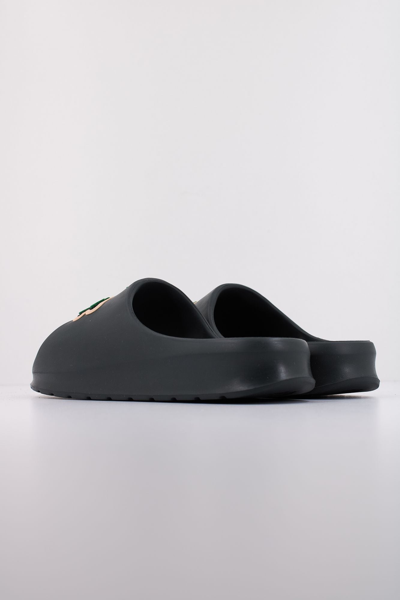 LACOSTE SERVE SLIDE 2.0 en color VERDE (4)