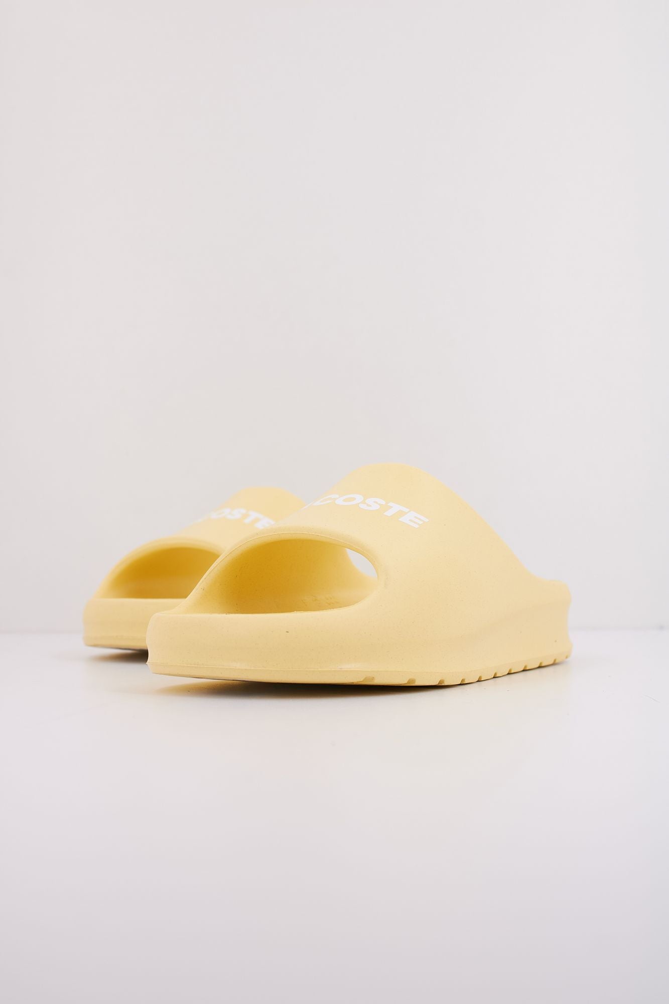 LACOSTE SERVE SLIDE 2.0 en color AMARILLO (2)
