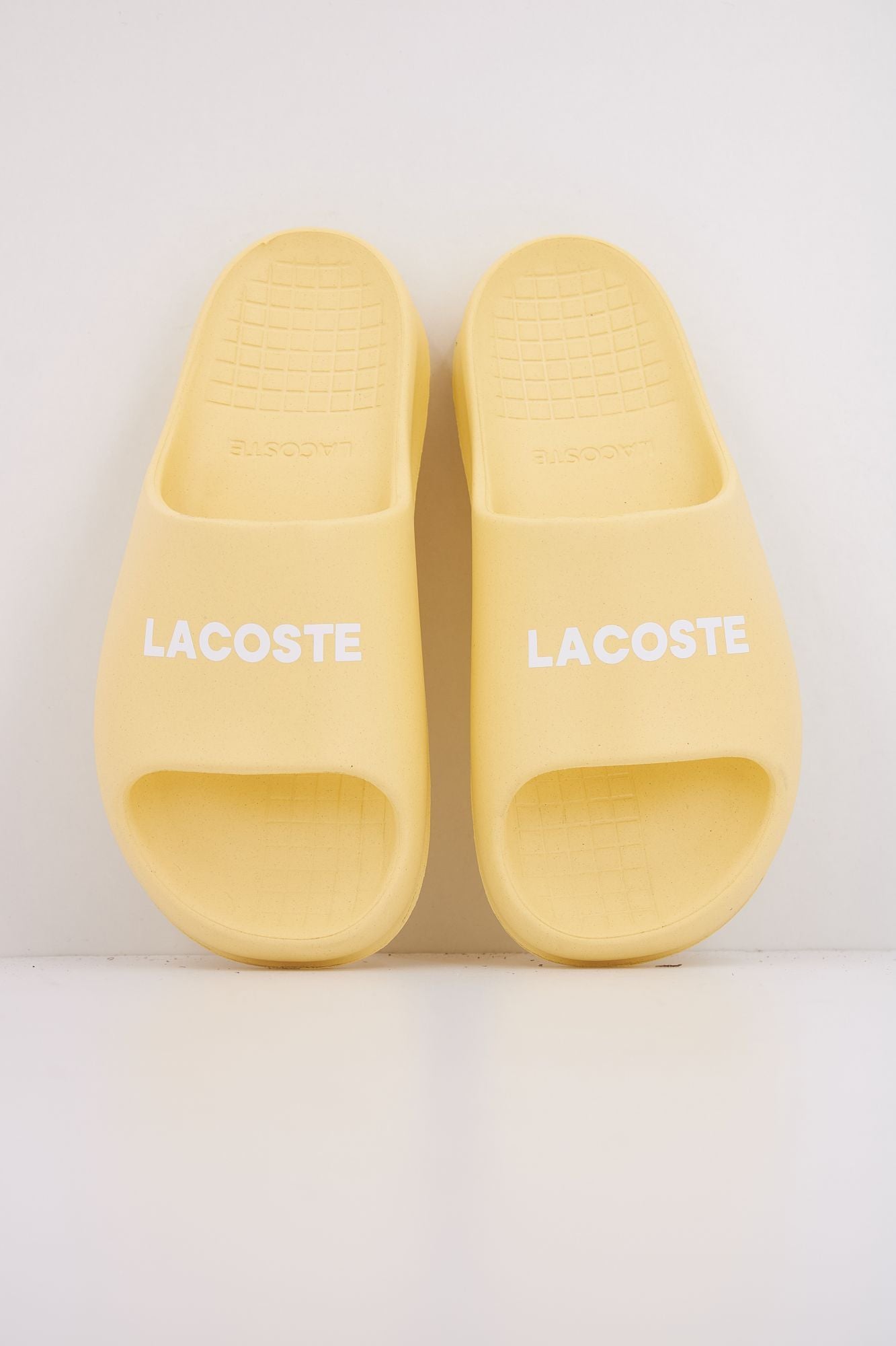 LACOSTE SERVE SLIDE 2.0 en color AMARILLO (3)