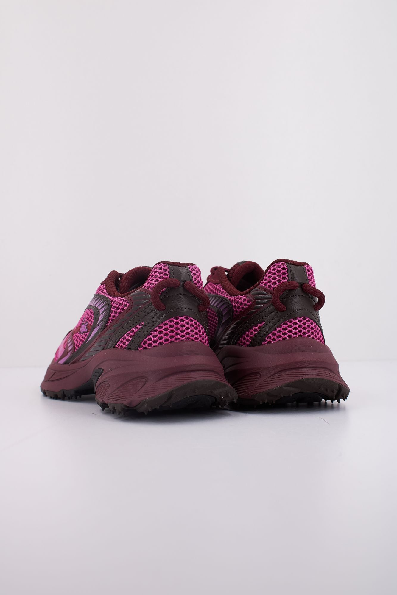 LACOSTE L003 NEO SHOT en color BURDEOS (4)