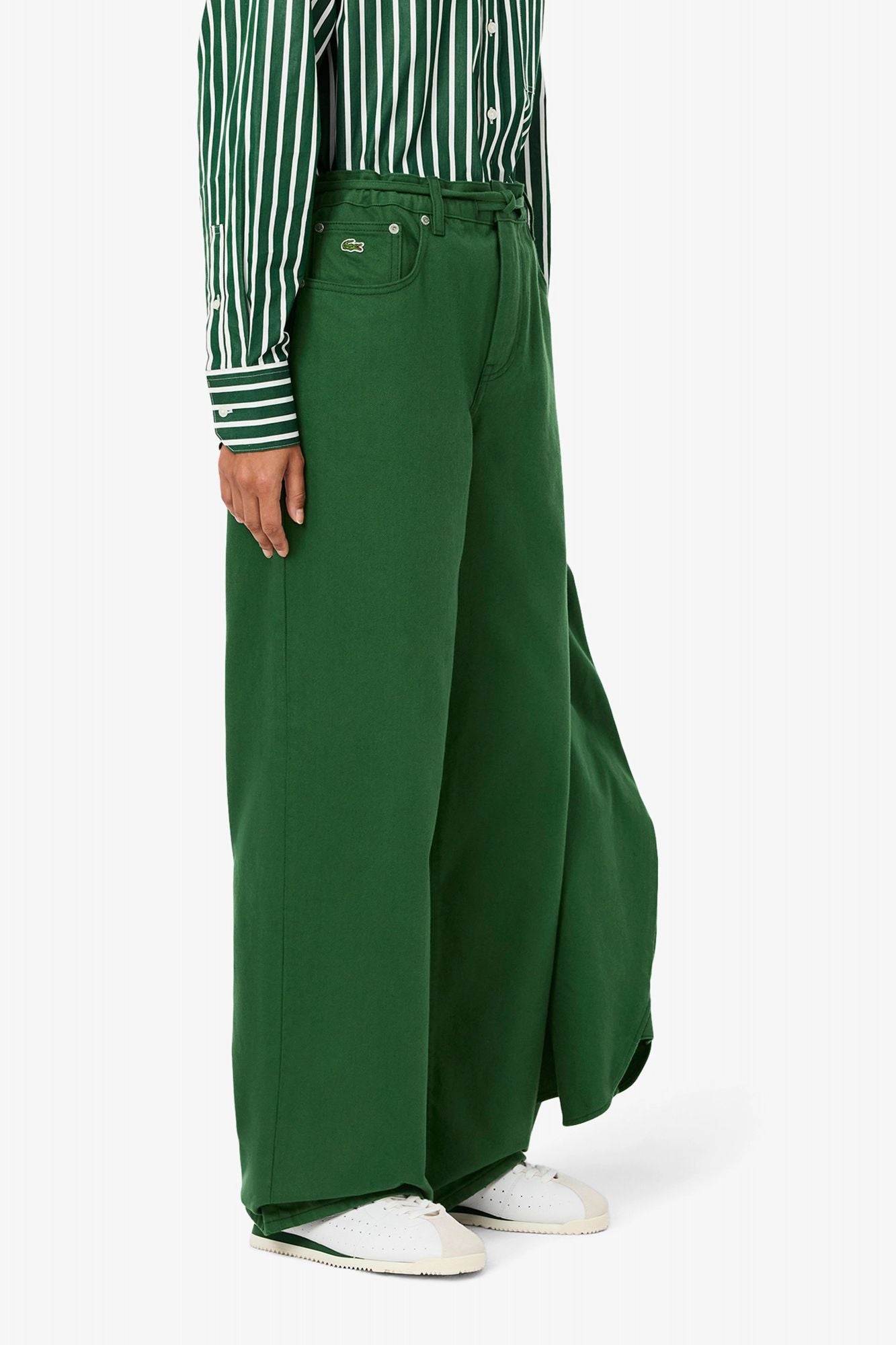 LACOSTE WIDE FIT DENIM JEANS en color VERDE (1)