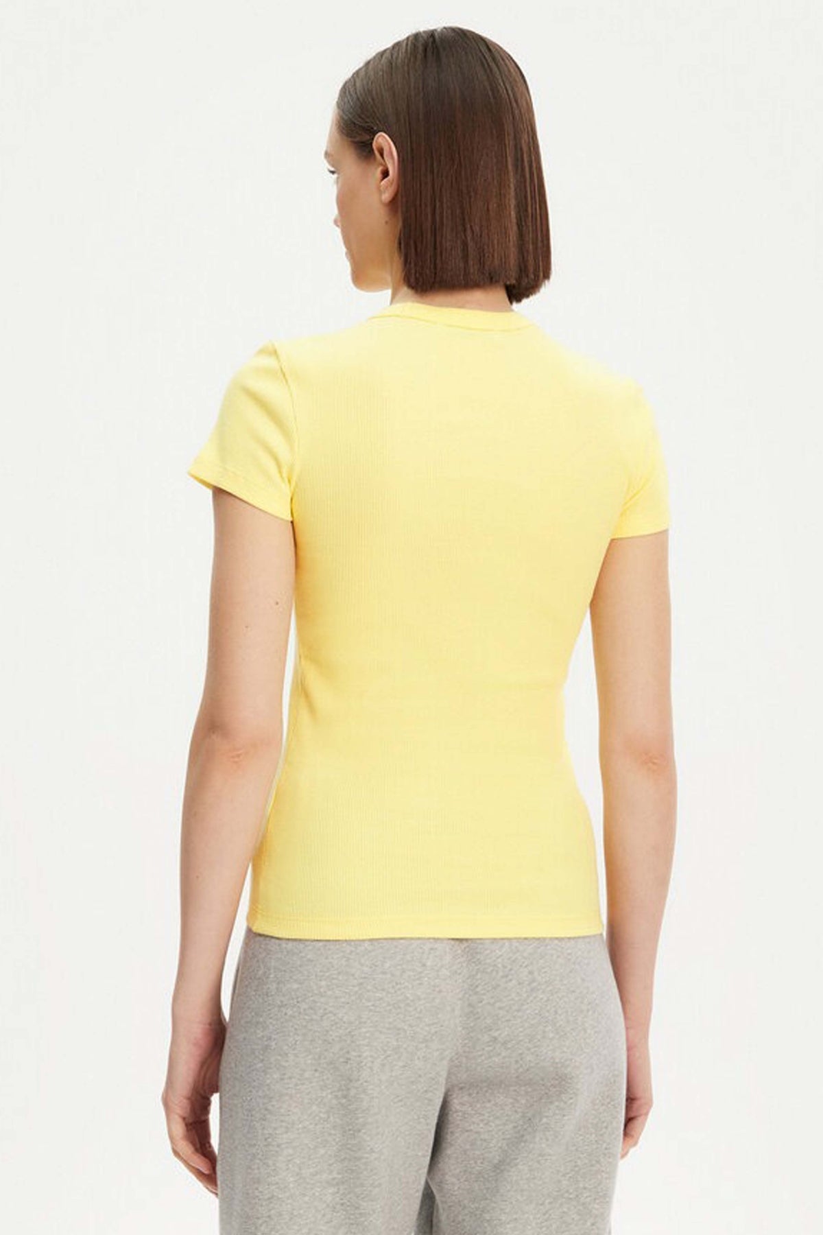 LACOSTE SLIM FIT RIBBED COTTON T-SHIRT en color AMARILLO (2)