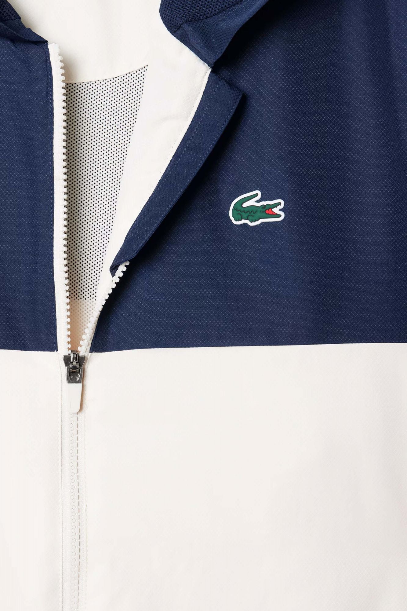 LACOSTE TENNIS WATER-REPELLENT HOODED JACKET en color AZUL (2)