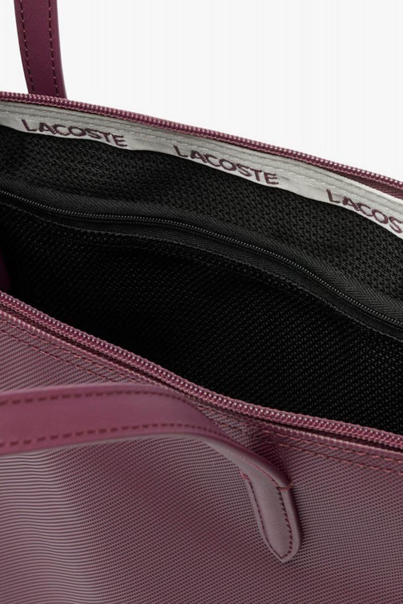 LACOSTE TOTE BAG en color BURDEOS (4)