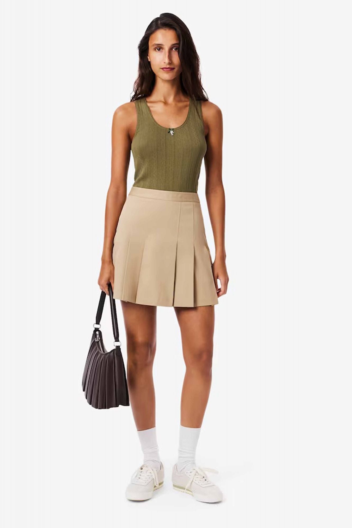 LACOSTE SHORT STRETCH COTTON PLEATED SKIRT en color MARRON CLARO (4)