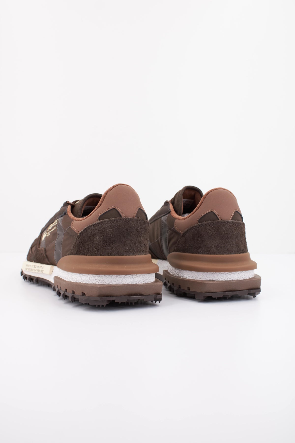 LACOSTE ELITE ACTIVE en color MARRON (4)