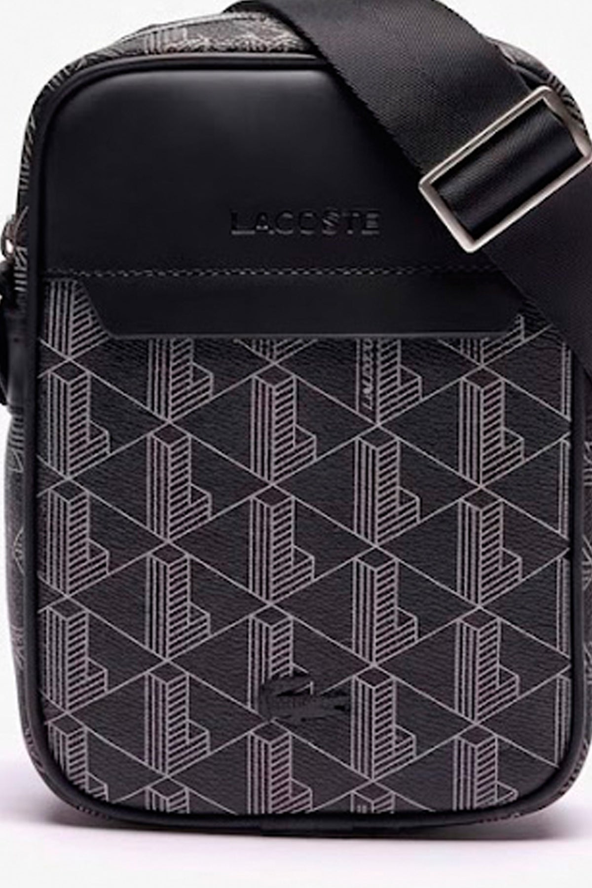 LACOSTE VERTICAL CAMERA BAG en color NEGRO (3)