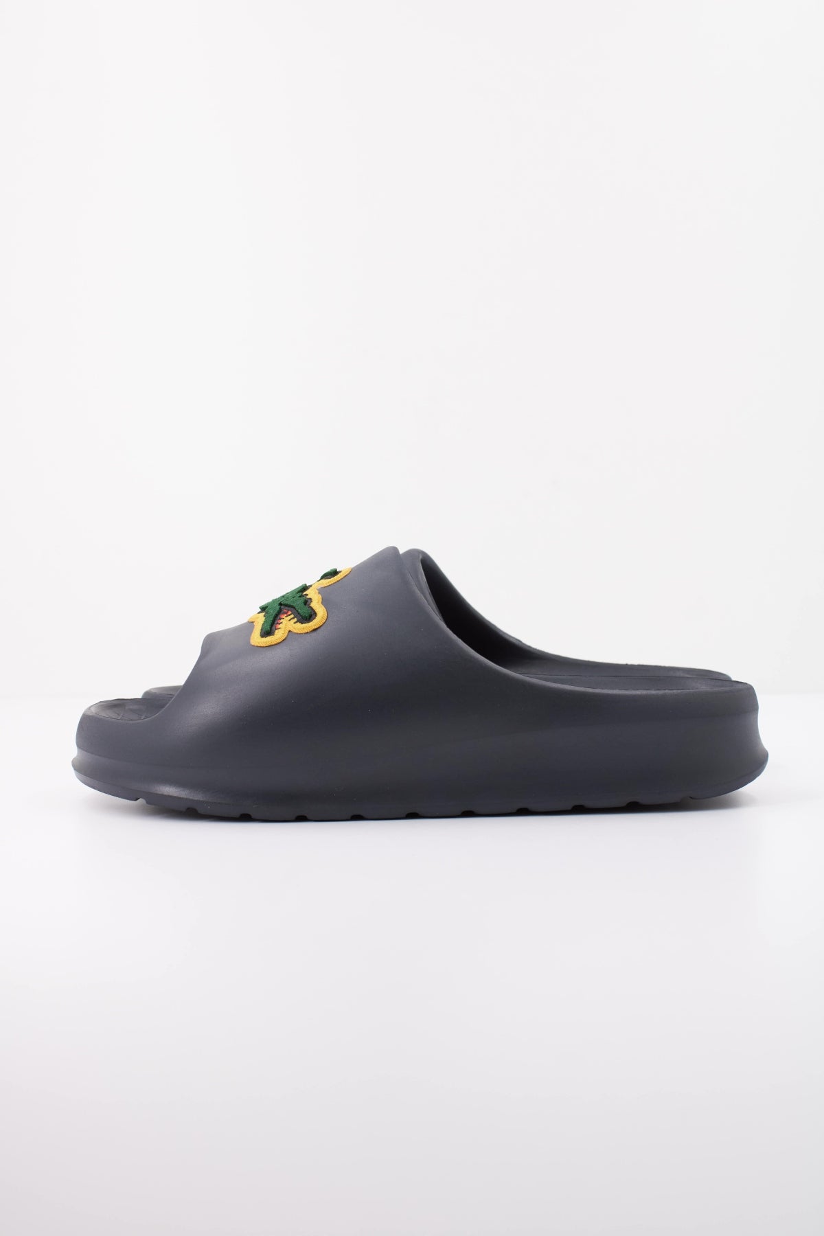 LACOSTE SERVE SLIDE en color NEGRO (1)