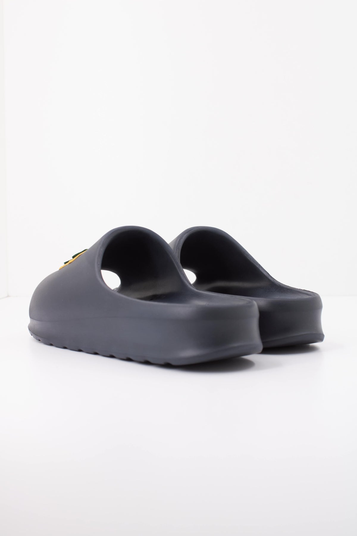 LACOSTE SERVE SLIDE en color NEGRO (4)