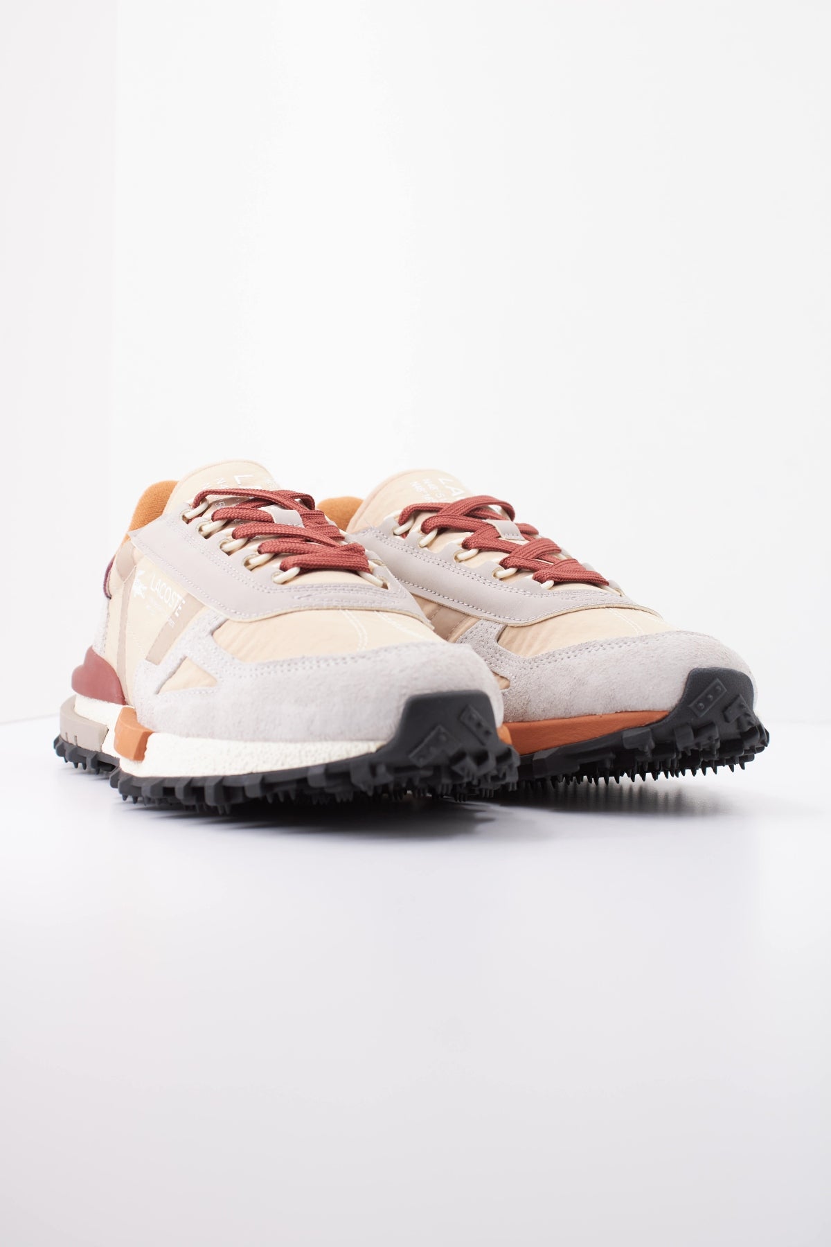 LACOSTE ELITE ACTIVE 52SMA0087 en color BEIS (2)