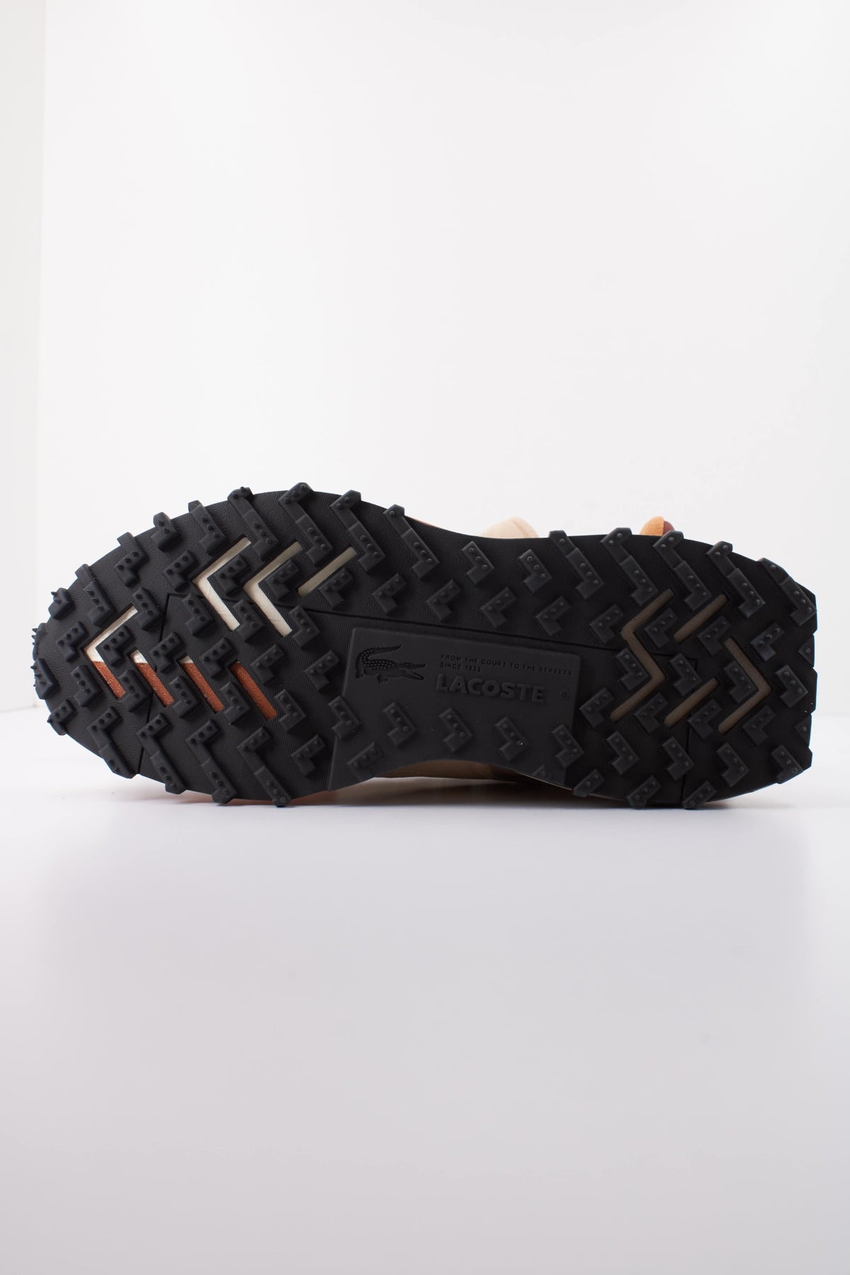 LACOSTE ELITE ACTIVE 52SMA0087 en color BEIS (5)