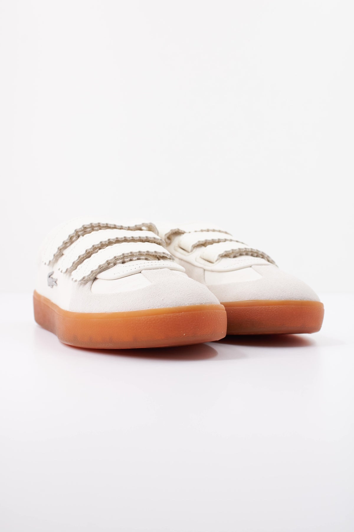 LACOSTE 52SFA0058 BASESHOT PRO en color BEIS (2)