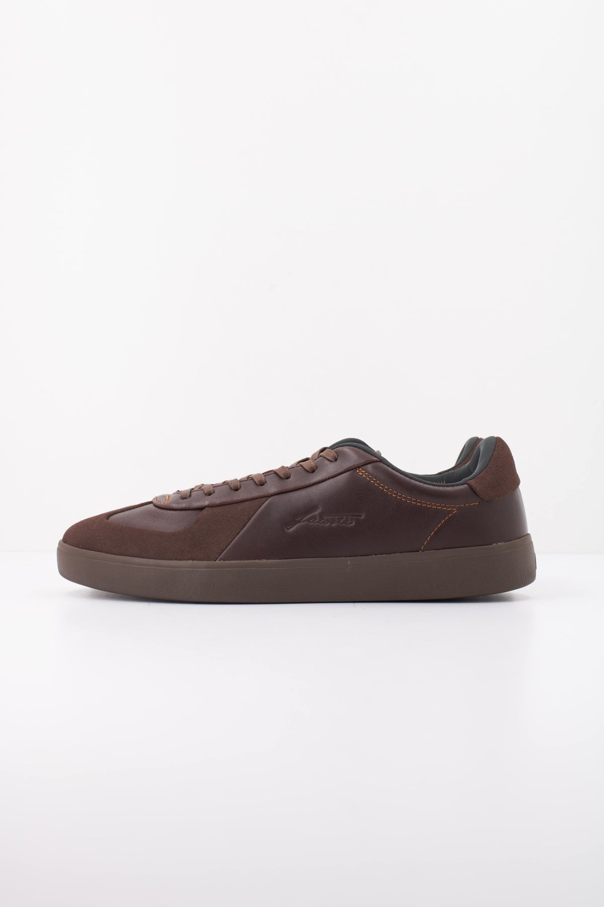 LACOSTE BASESHOT PRO 52SMA0046 en color MARRON (1)