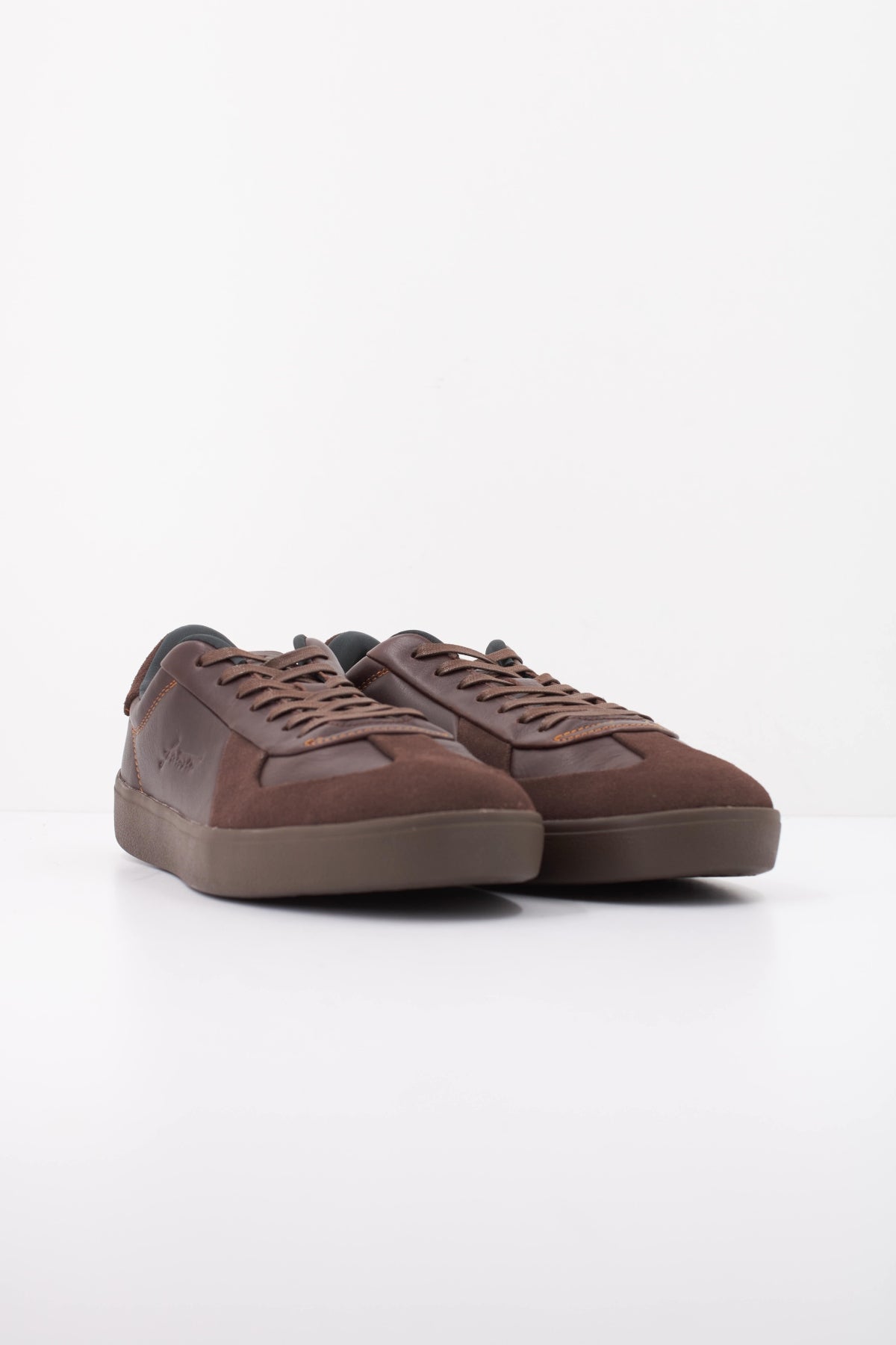 LACOSTE 52SMA0046 BASESHOT PRO en color MARRON (2)