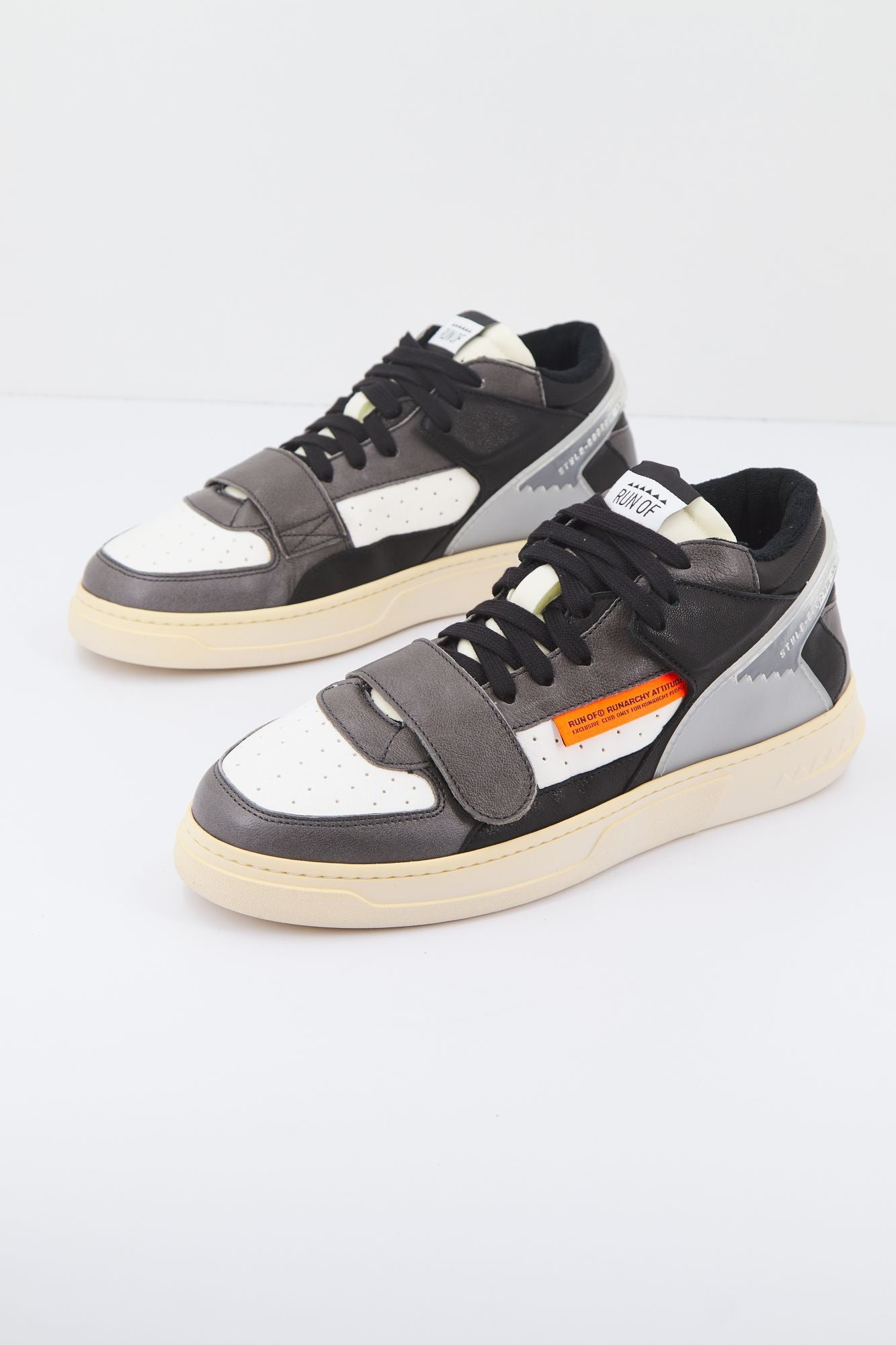 RUN OF LEGEND ONE M en color NEGRO (1)