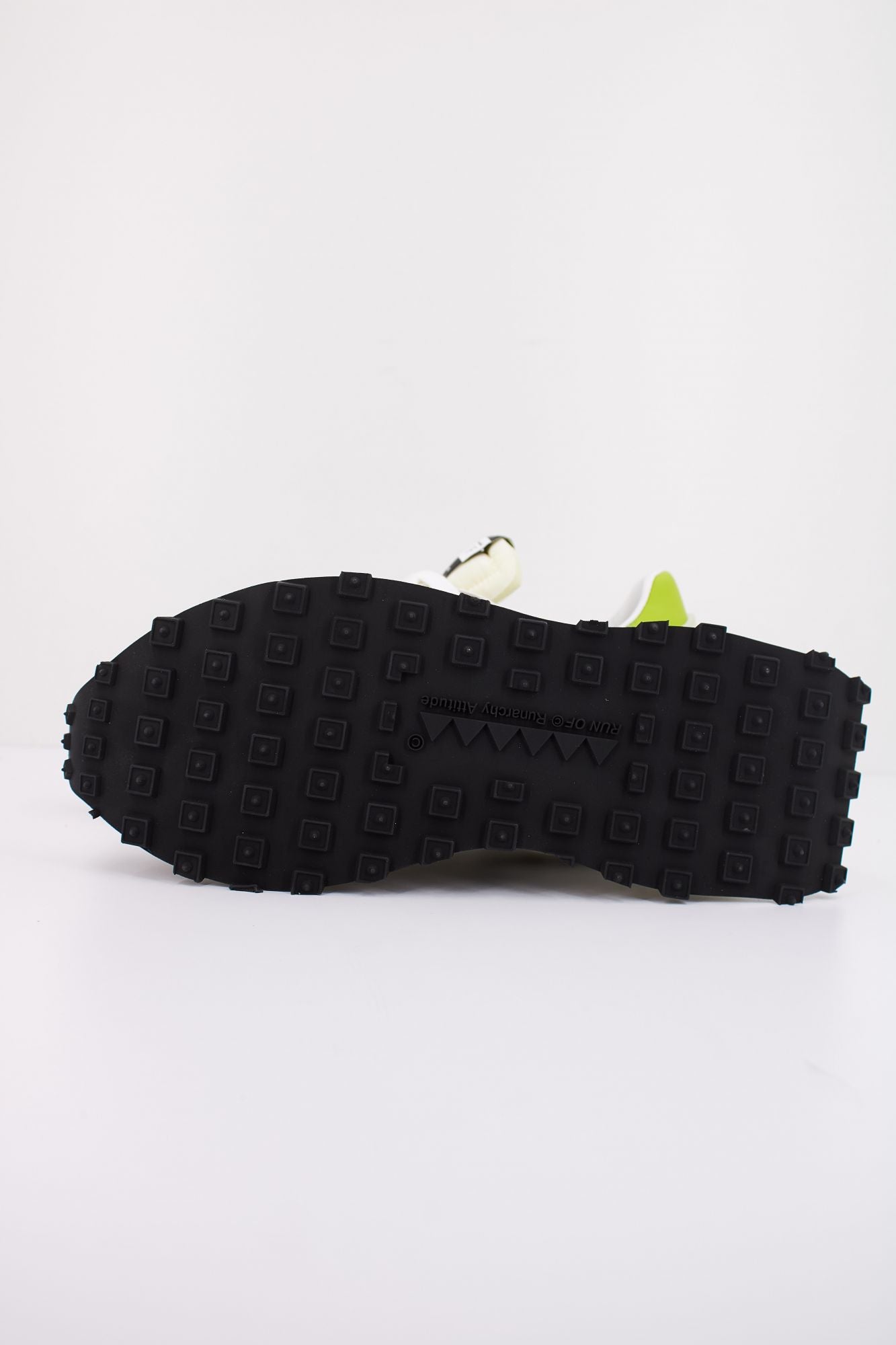 RUN OF CORDOBA M en color GRIS (5)