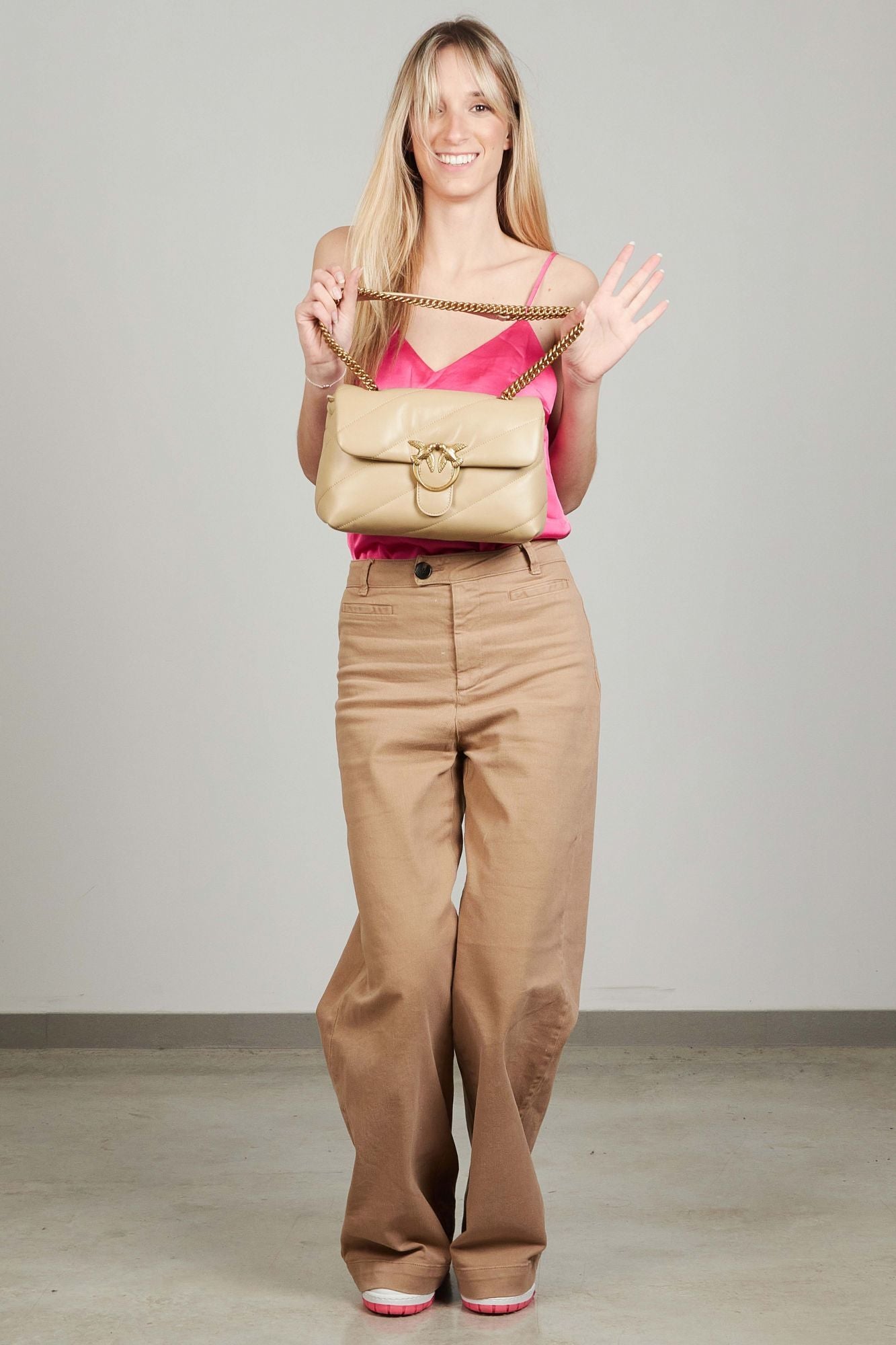 PINKO  LOVE CLASSIC PUFF CL SH en color MARRON CLARO (4)