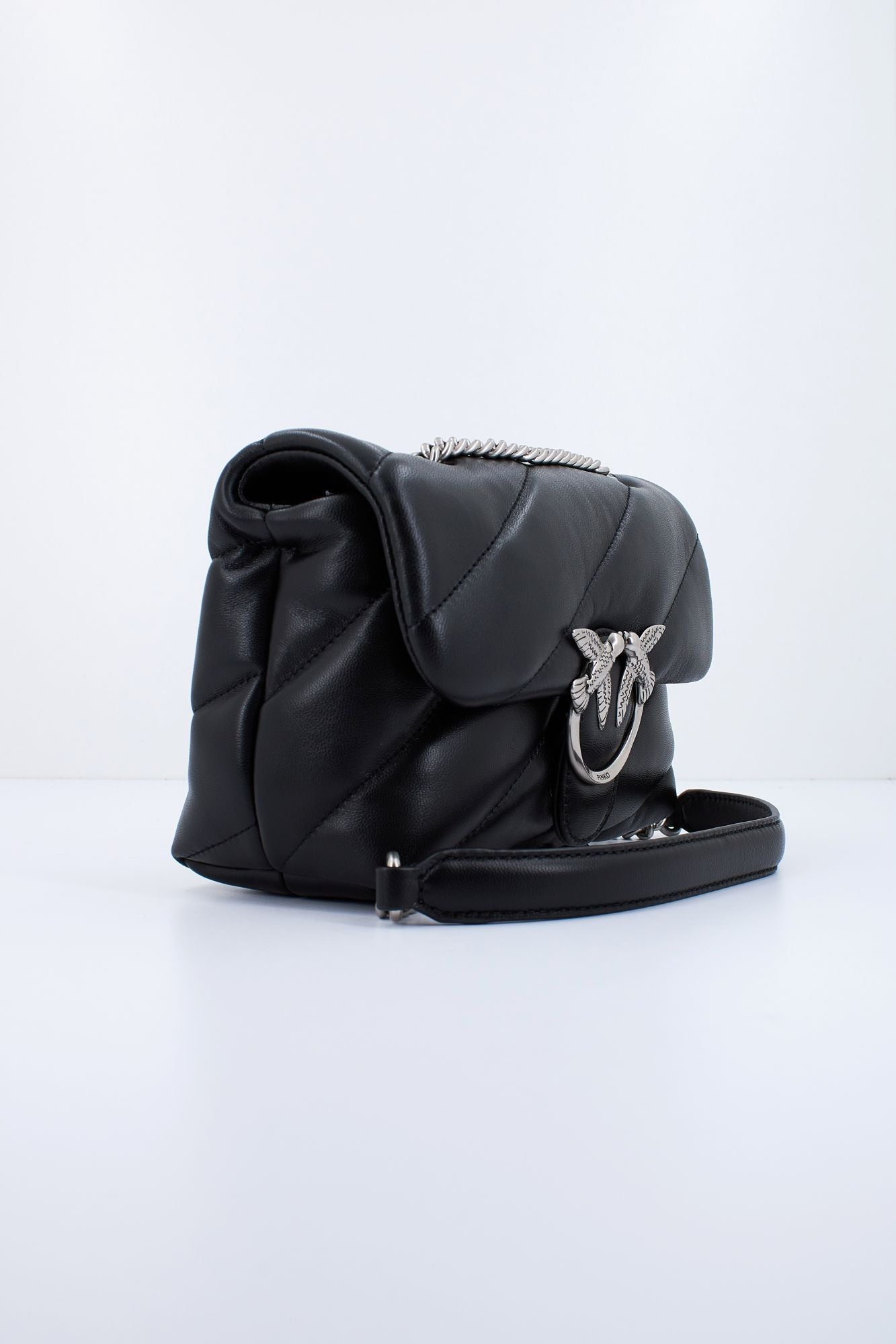 PINKO  LOVE MINI PUFF CL SHEEP en color NEGRO (3)