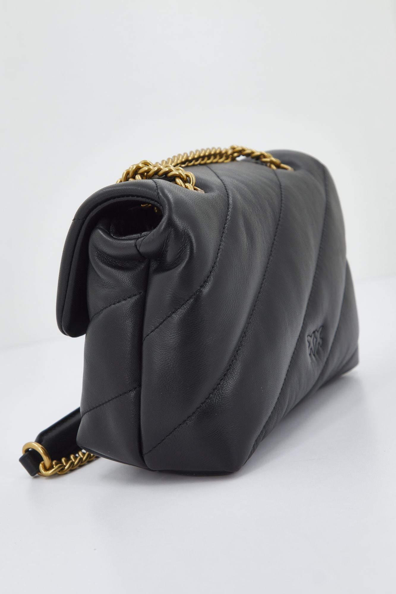 PINKO  LOVE MINI PUFF CL SHEEP en color NEGRO (2)