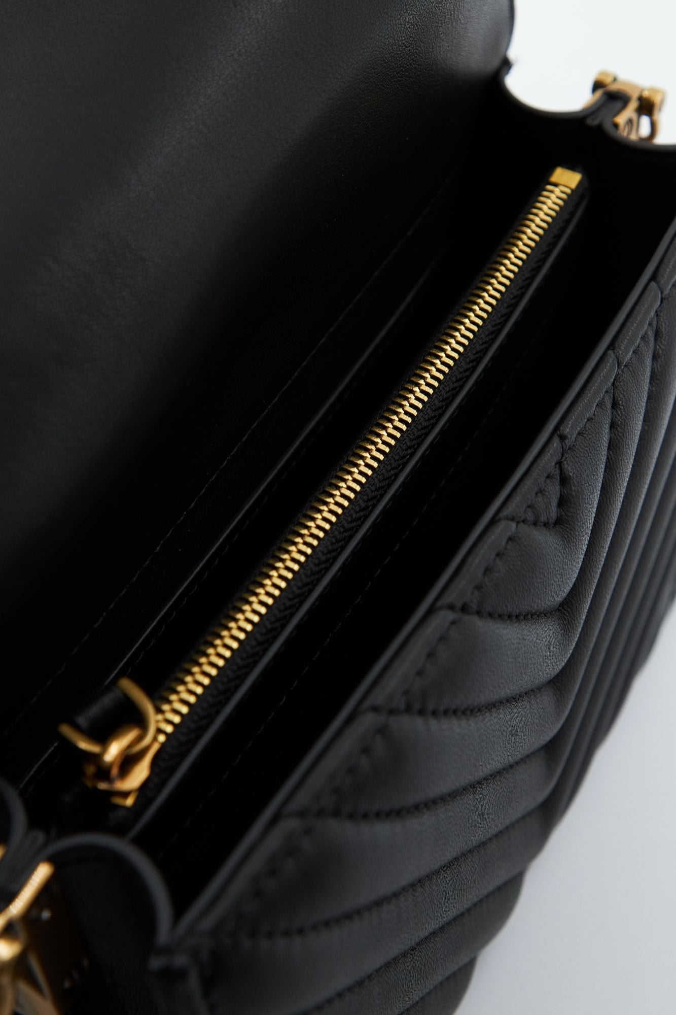 PINKO LOVE CLICK MINI SHEEP en color NEGRO (4)