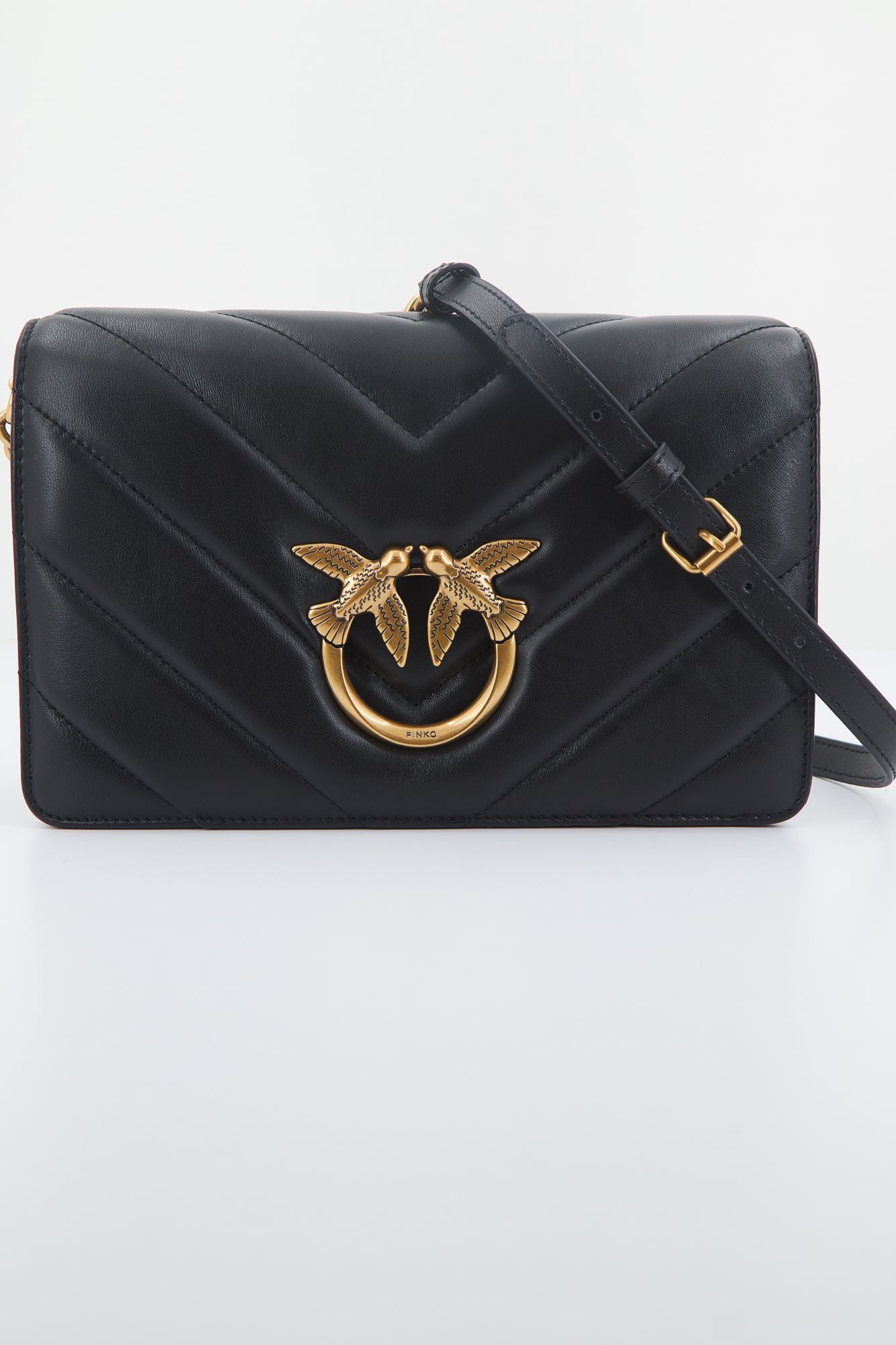 PINKO LOVE CLICK CLASSIC SHEE en color NEGRO (1)