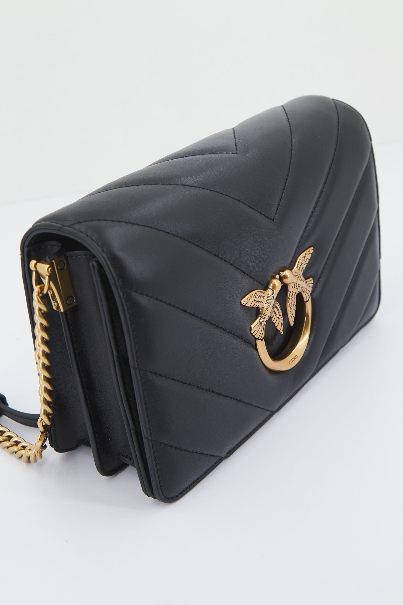 PINKO LOVE CLICK CLASSIC SHEE en color NEGRO (3)