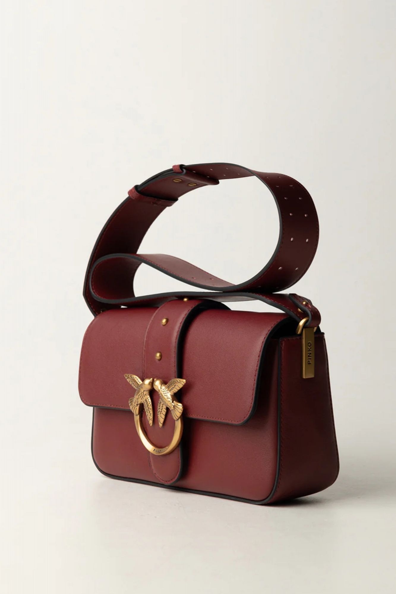 PINKO LOVE ONE MINI SLO en color BURDEOS (2)