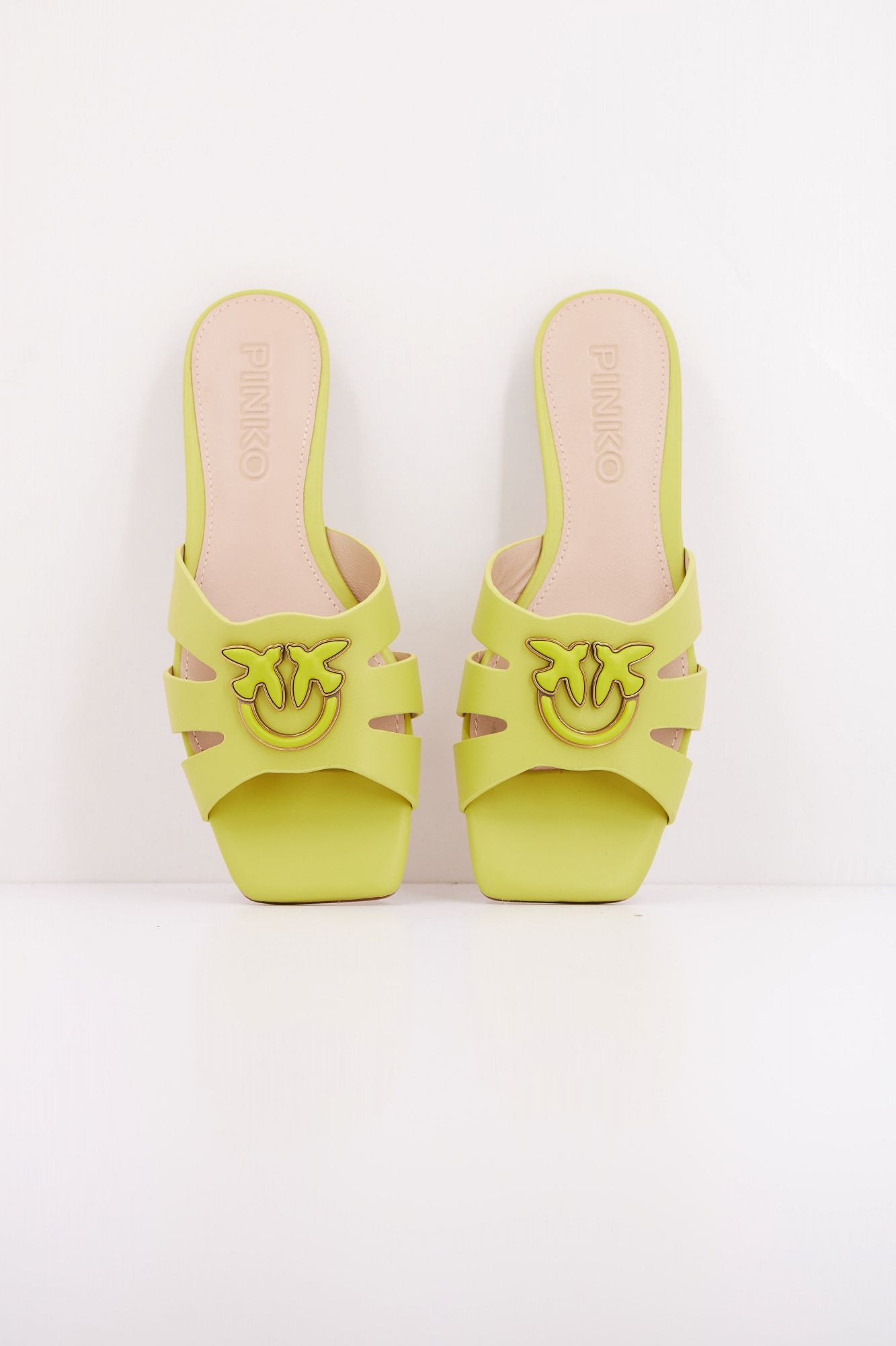 PINKO P003 MARLI 09 SLIPPER en color AMARILLO (3)