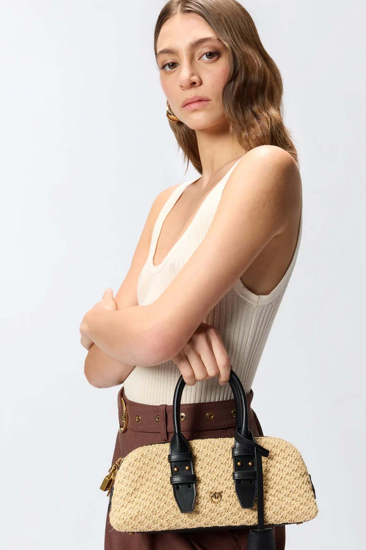 PINKO  BOWLING BAG BAGUETTE  en color MARRON CLARO (1)