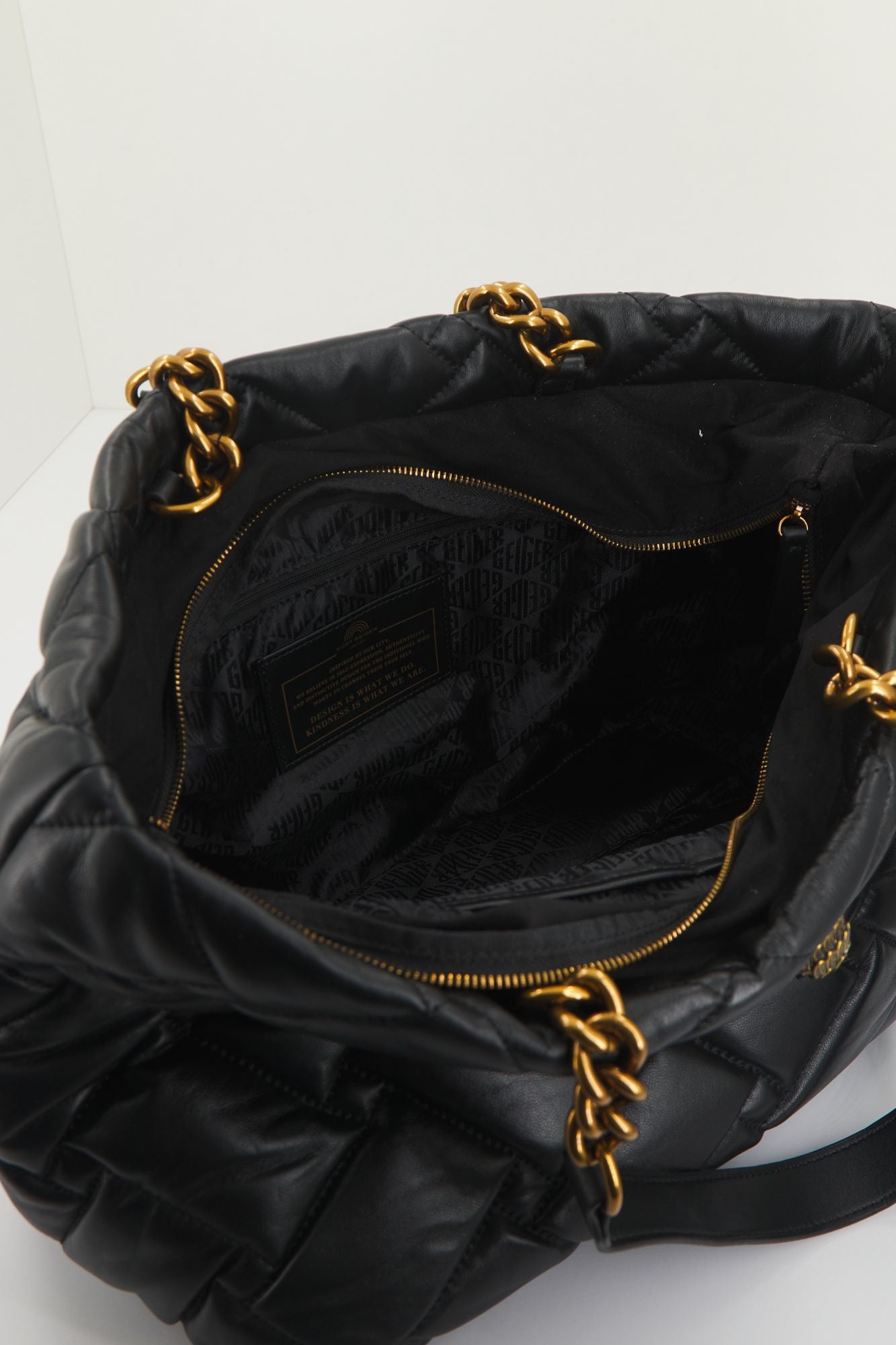 KURT GEIGER LONDON KENSINGTON SOFT SHOPPER en color NEGRO (4)