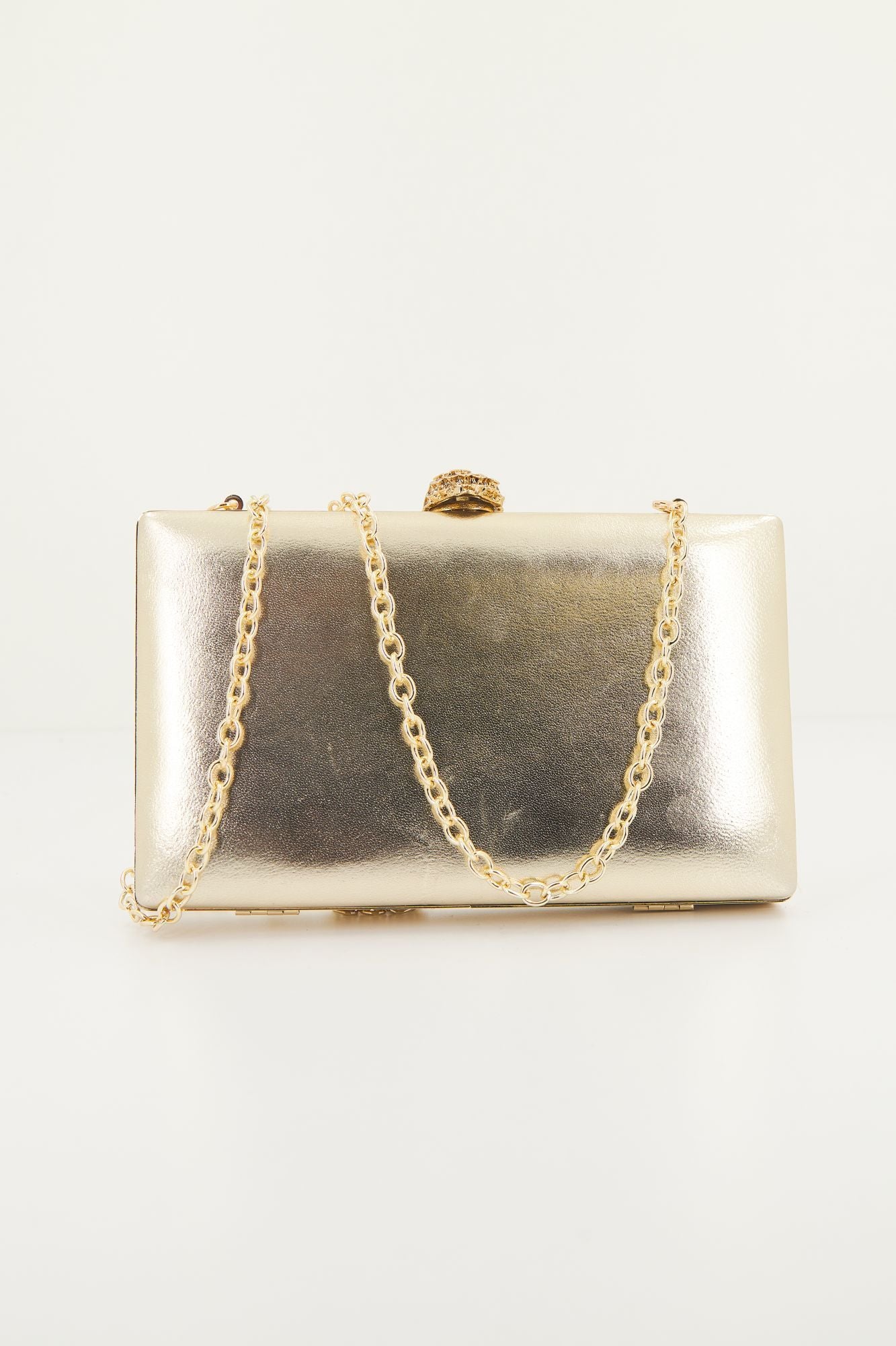 KURT GEIGER LONDON  KENSINGTON CLUTCH en color ORO (3)