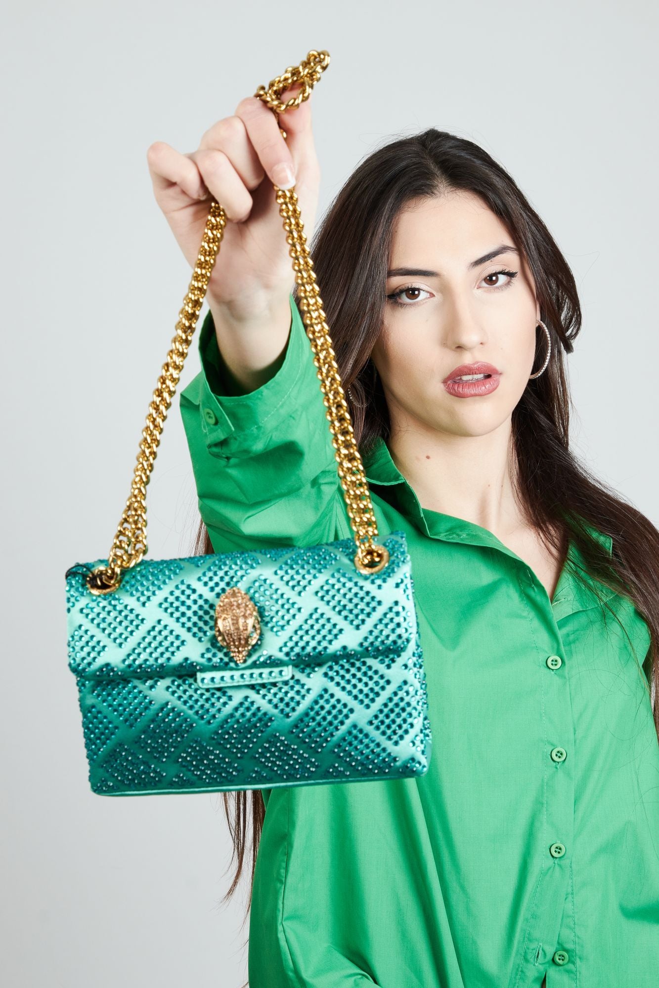 KURT GEIGER LONDON  FABRIC MINI KENSINGTON en color VERDE (4)