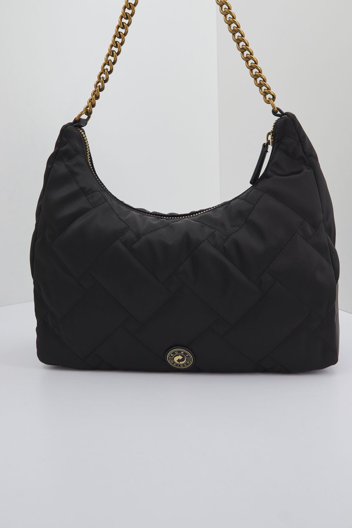 KURT GEIGER LONDON RECYCLED LG HOBO en color NEGRO (3)