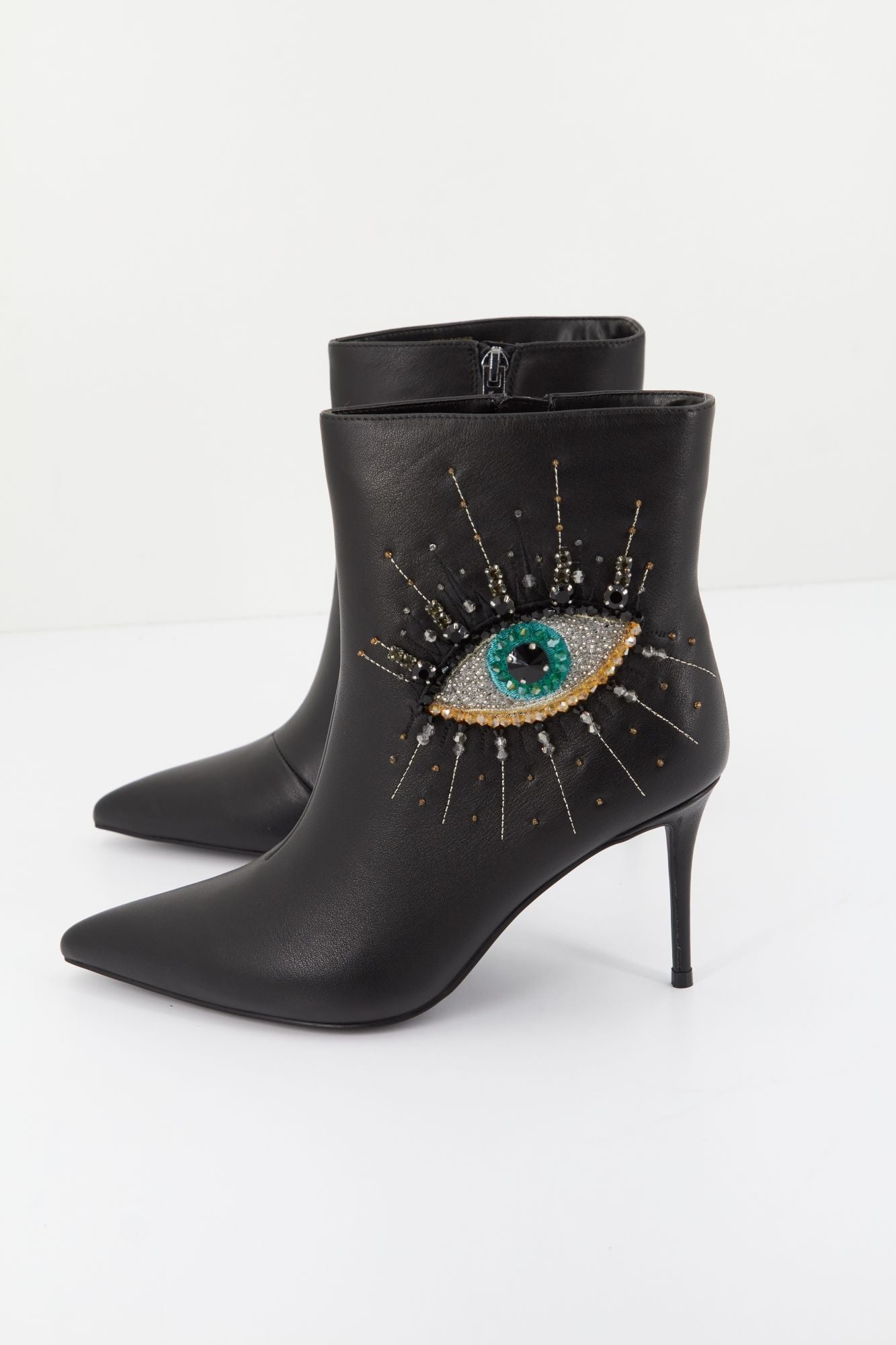 KURT GEIGER LONDON BELGRAVIA EYE ANKLE BOOT en color NEGRO (1)