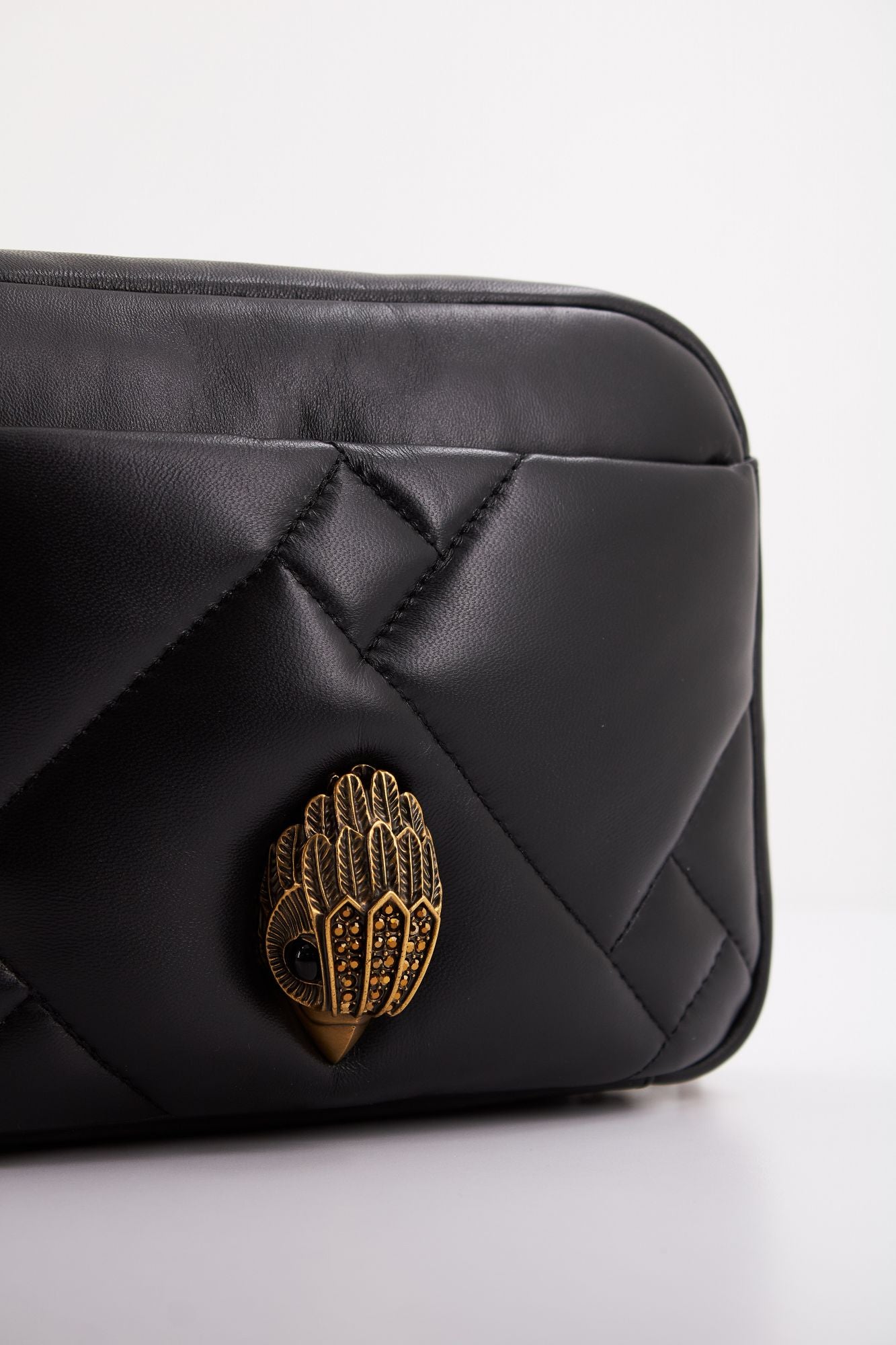 KURT GEIGER LONDON KENSINGTON PUFF CAMERA en color NEGRO (4)