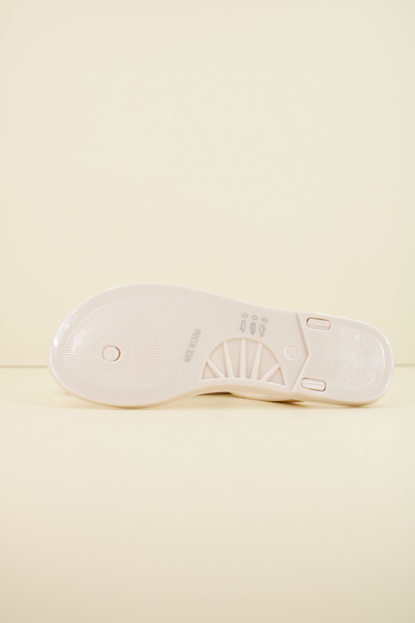 KURT GEIGER LONDON MADDISON T-BAR en color BLANCO (4)