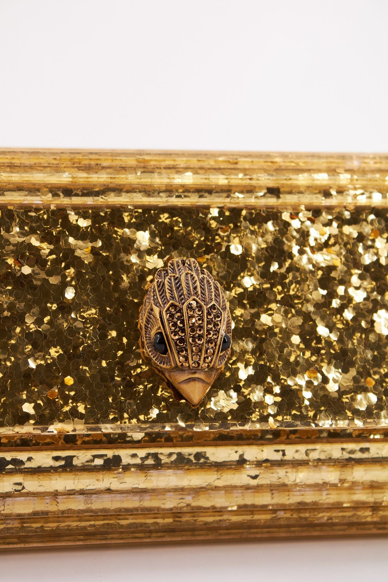 KURT GEIGER LONDON PARTU EAGLE CLUTH en color ORO (4)