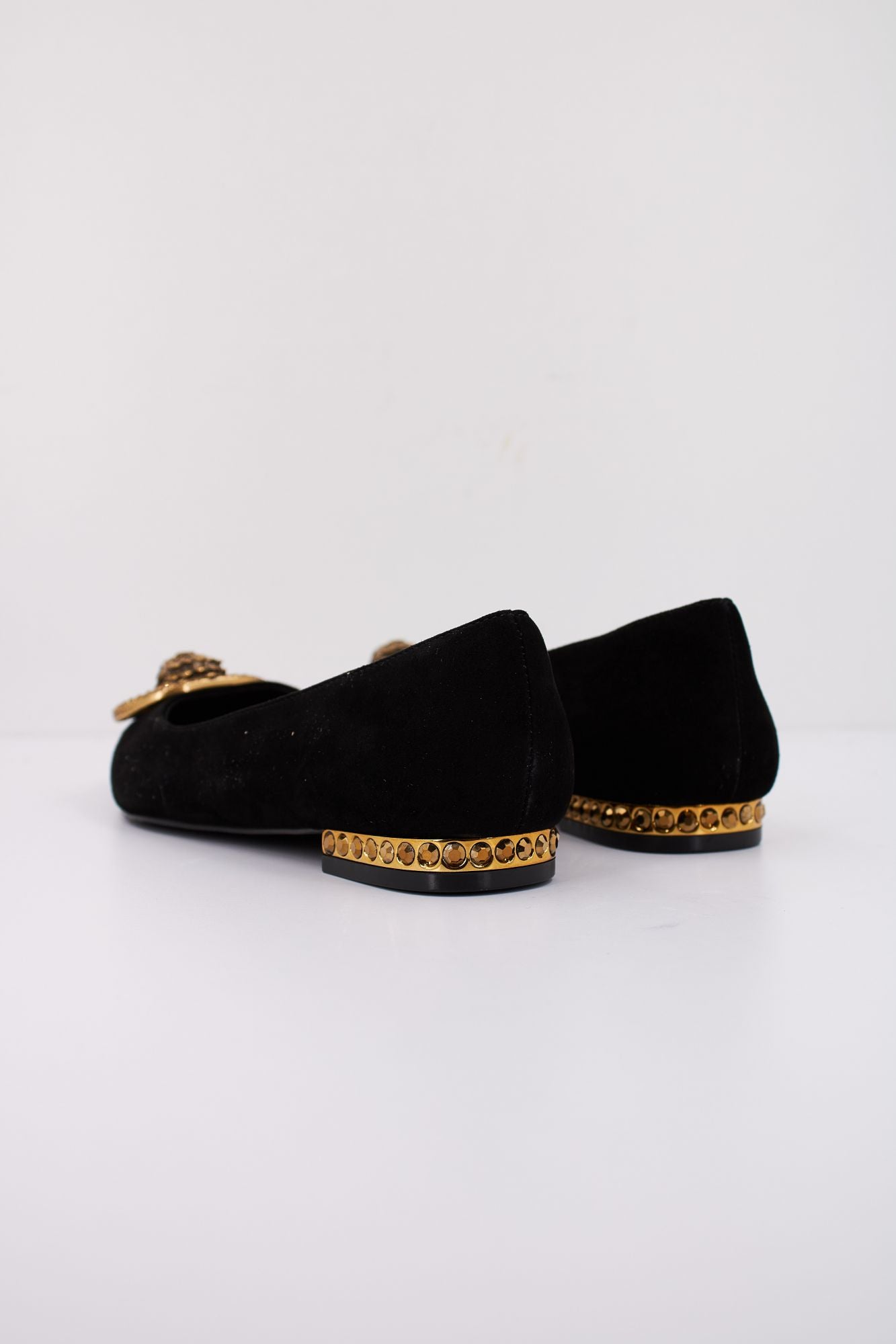 KURT GEIGER LONDON CHELSEA POINT FLAT en color NEGRO (4)