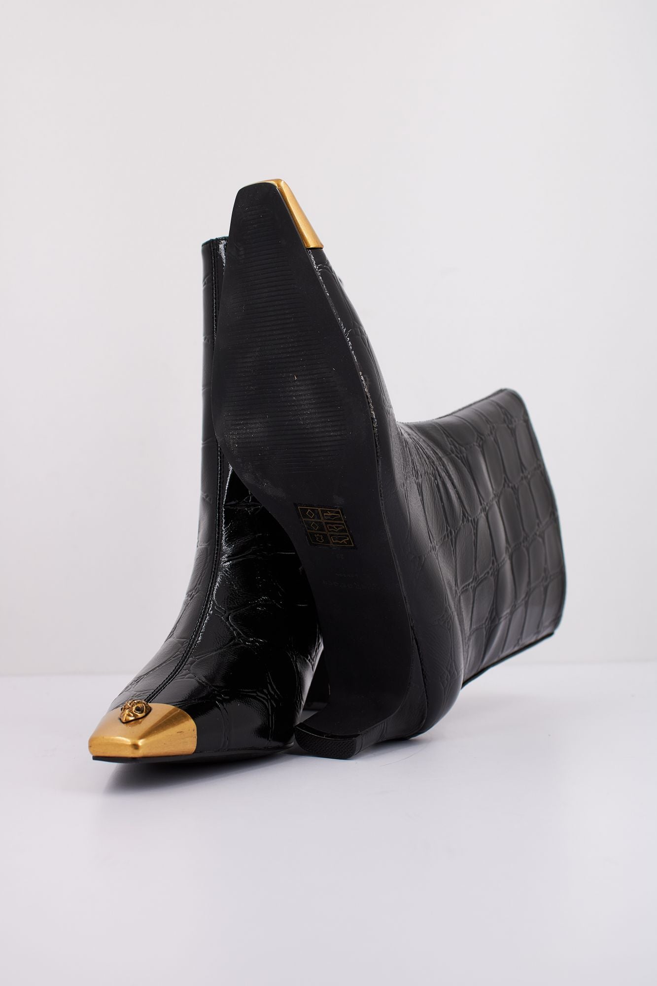 KURT GEIGER LONDON REGENT ANKLE BOOT en color NEGRO (5)