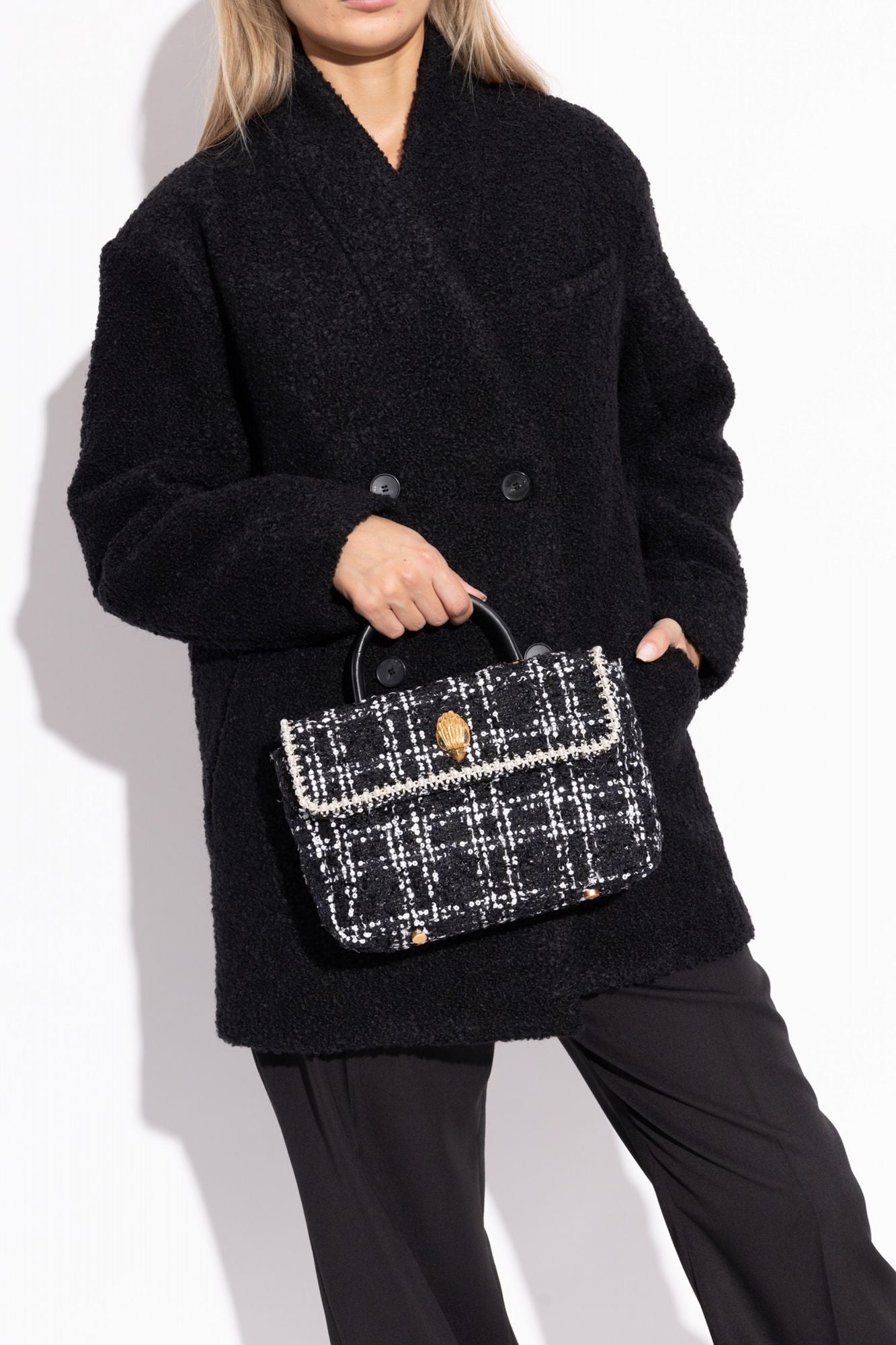 KURT GEIGER LONDON TWEED HANDLE KENSINGTON en color NEGRO (4)