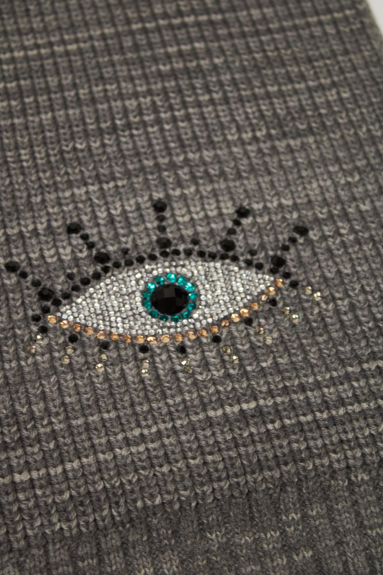KURT GEIGER LONDON EVIL EYE SCARF en color GRIS (4)