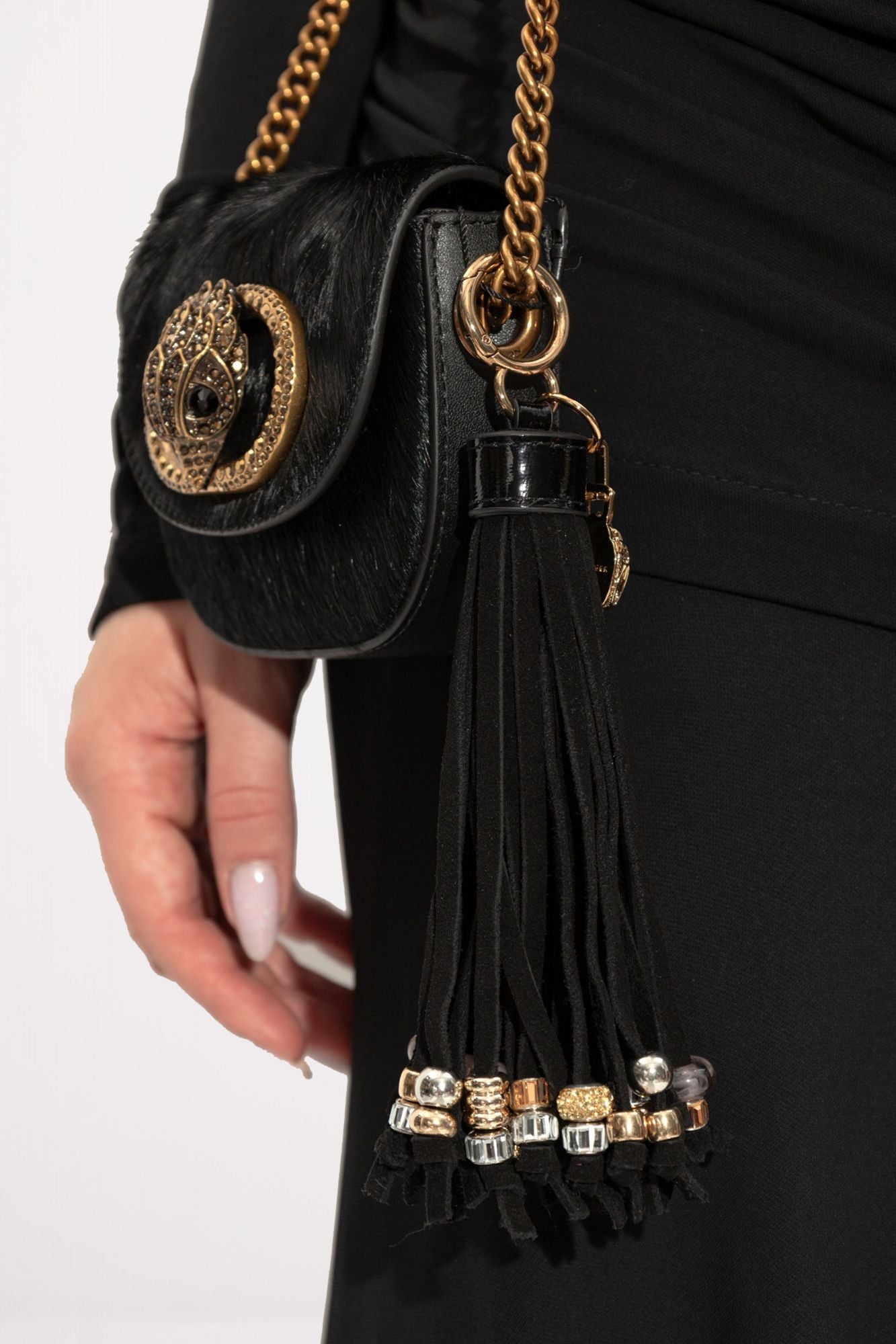 KURT GEIGER LONDON TASSEL BEADS CHARM en color NEGRO (4)