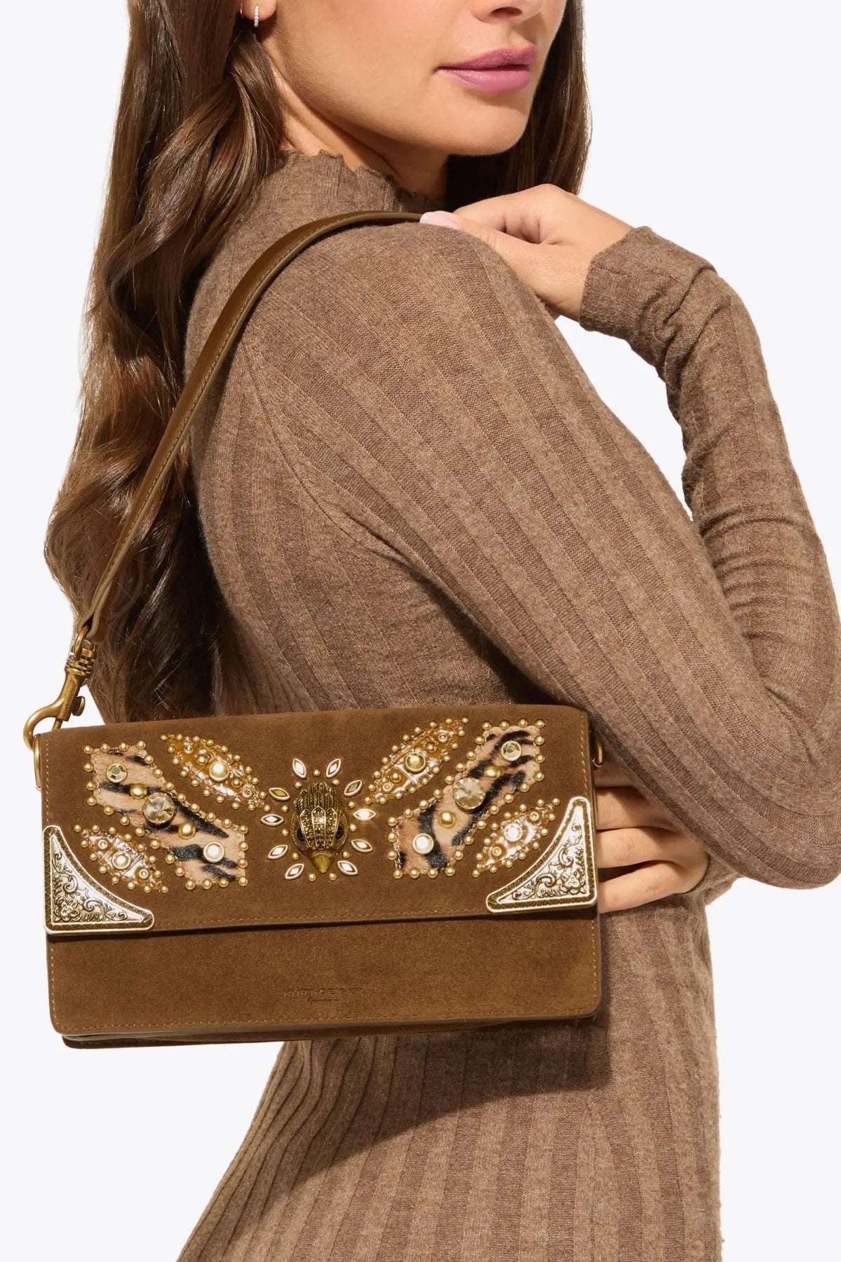 KURT GEIGER LONDON  SLOANE SOFT SHOULDER  en color MARRON (1)