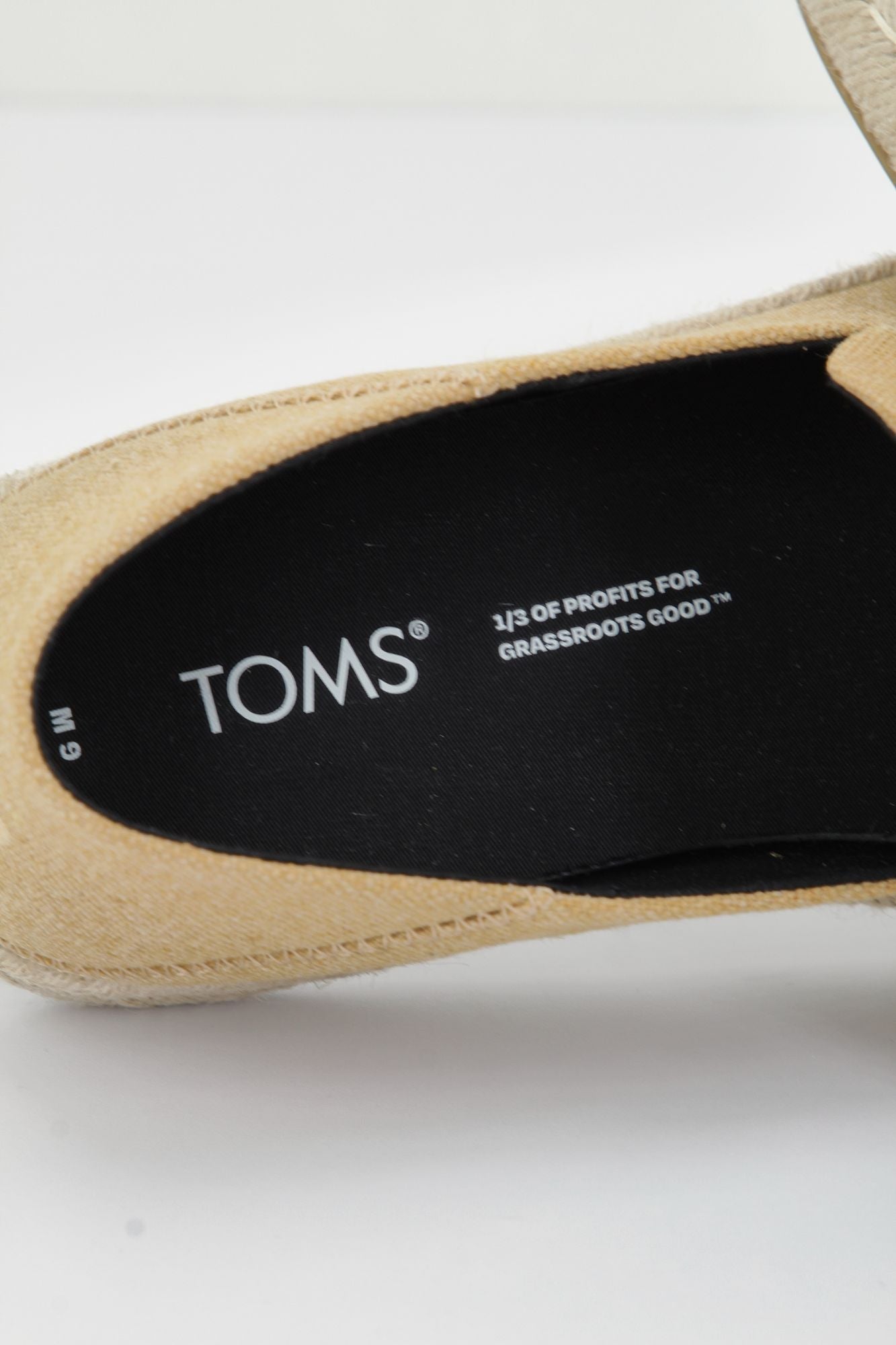 TOMS SANTIAGO en color MARRON CLARO (4)
