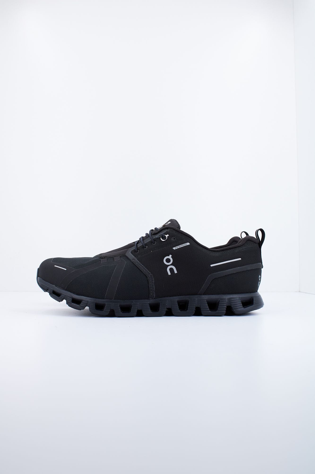 ON RUNNING CLOUD 5 en color NEGRO (1)