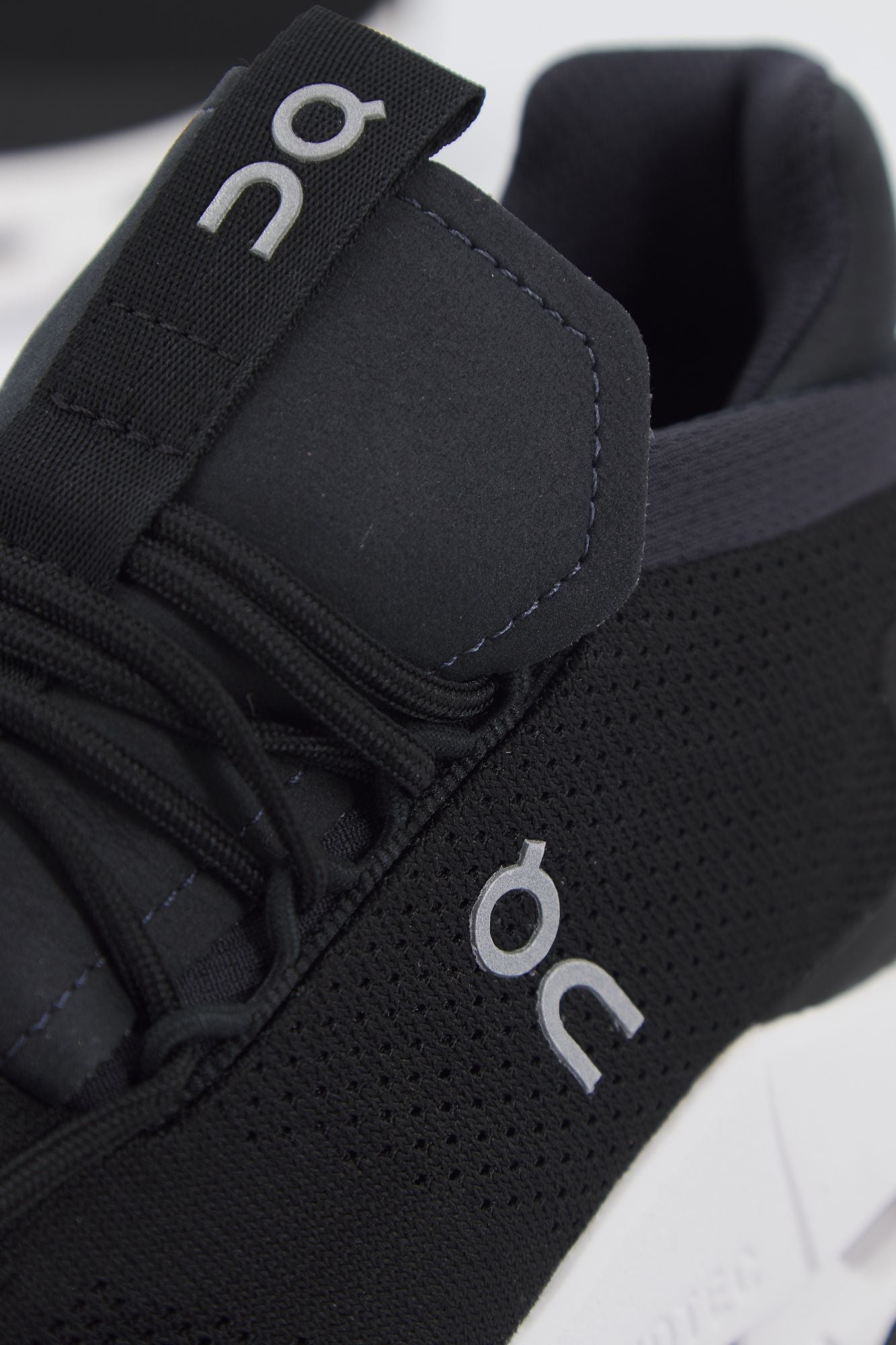 ON RUNNING CLOUDNOVA en color NEGRO (4)