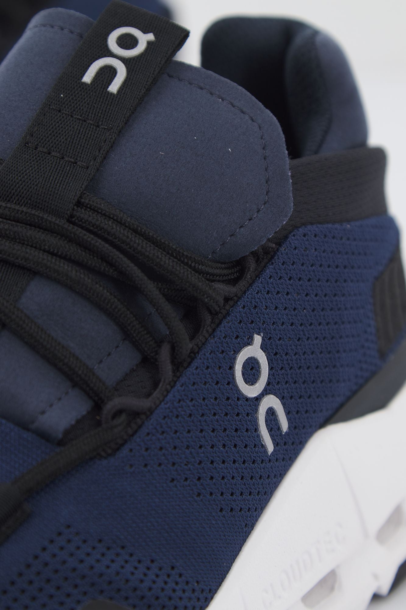 ON RUNNING CLOUDNOVA en color AZUL (4)