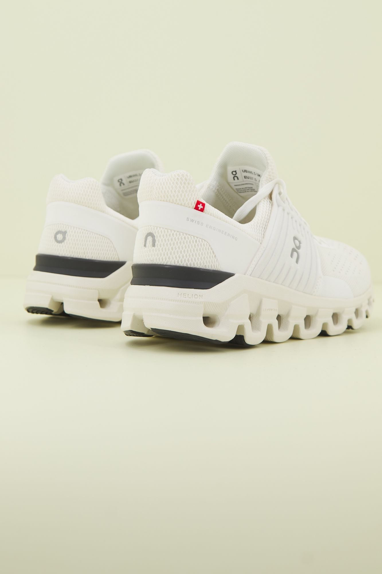 ON RUNNING CLOUDSWIFT en color BLANCO (3)